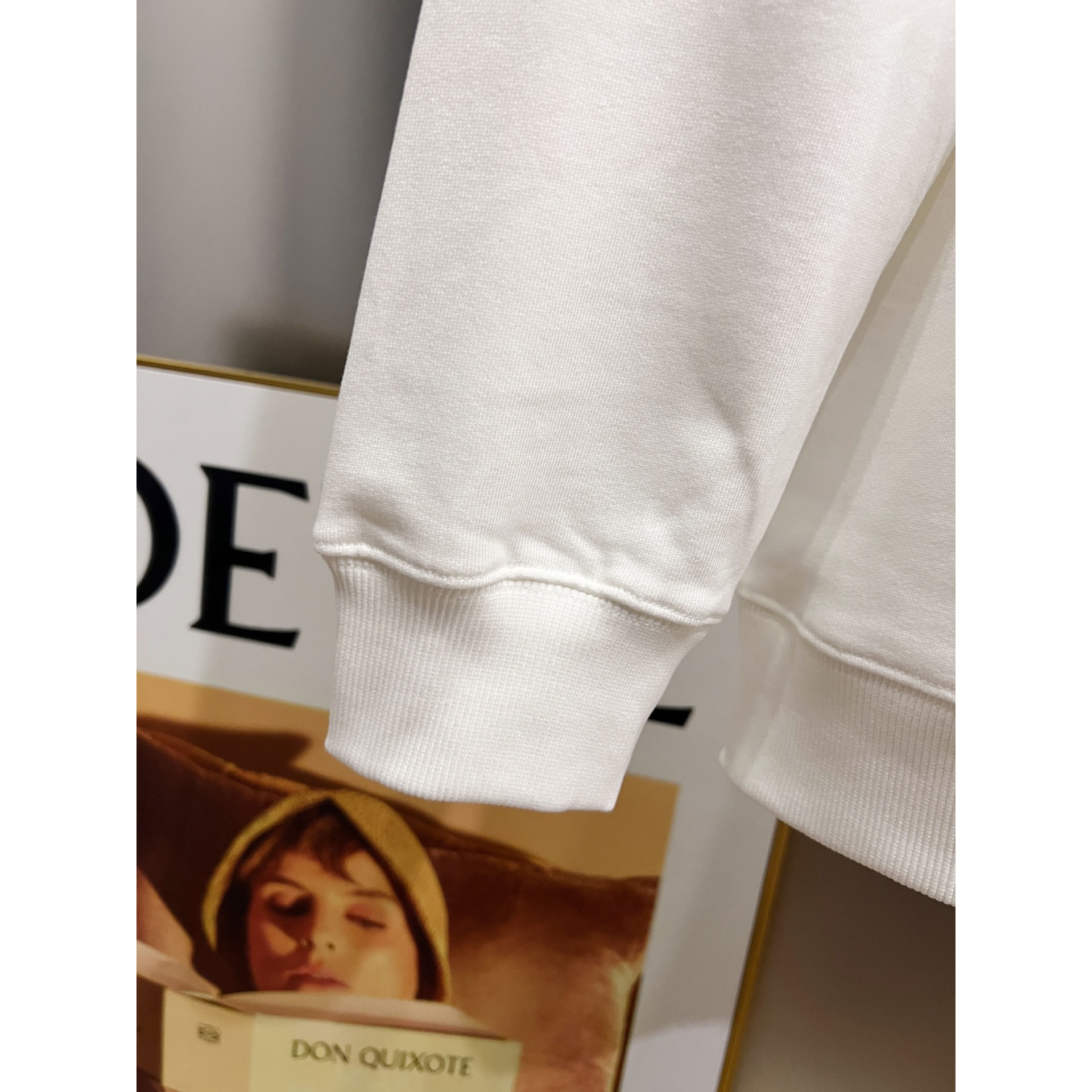 <p>Balenciaga 圆领长袖卫衣(白)</p>