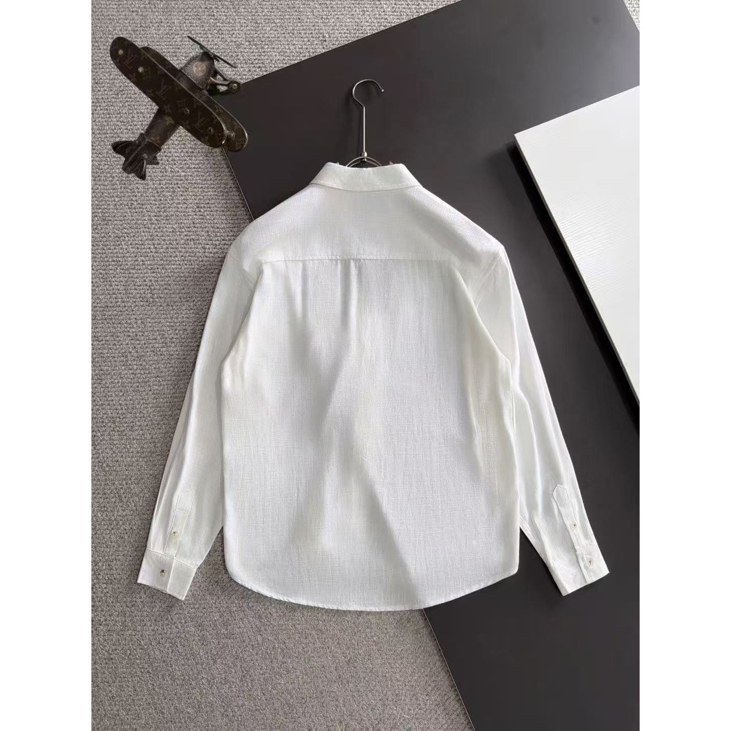 <p>BURBERRY 亚麻衬衫套装(白)</p>