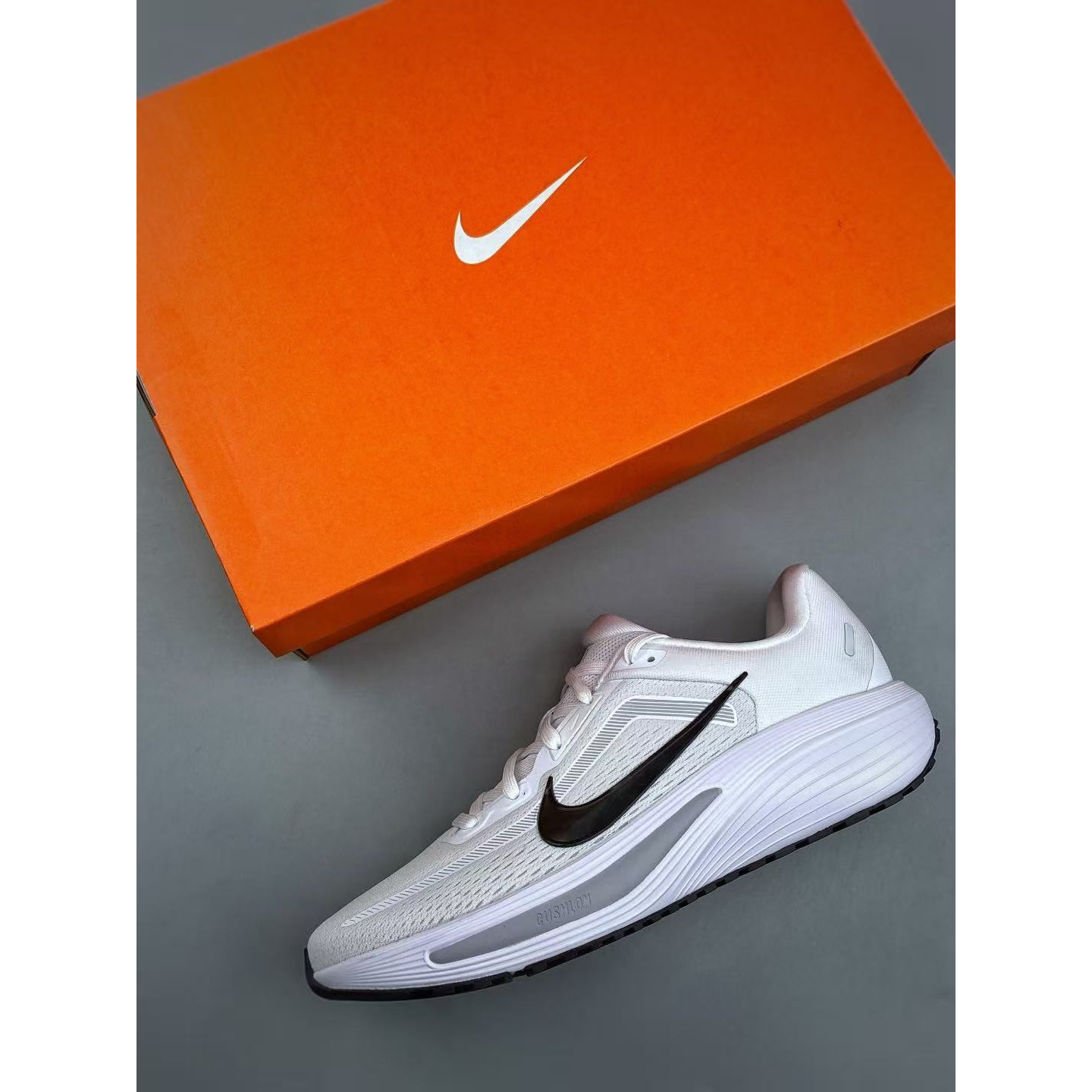 <p>Nike Quest 7 休闲慢跑鞋(白)</p>
