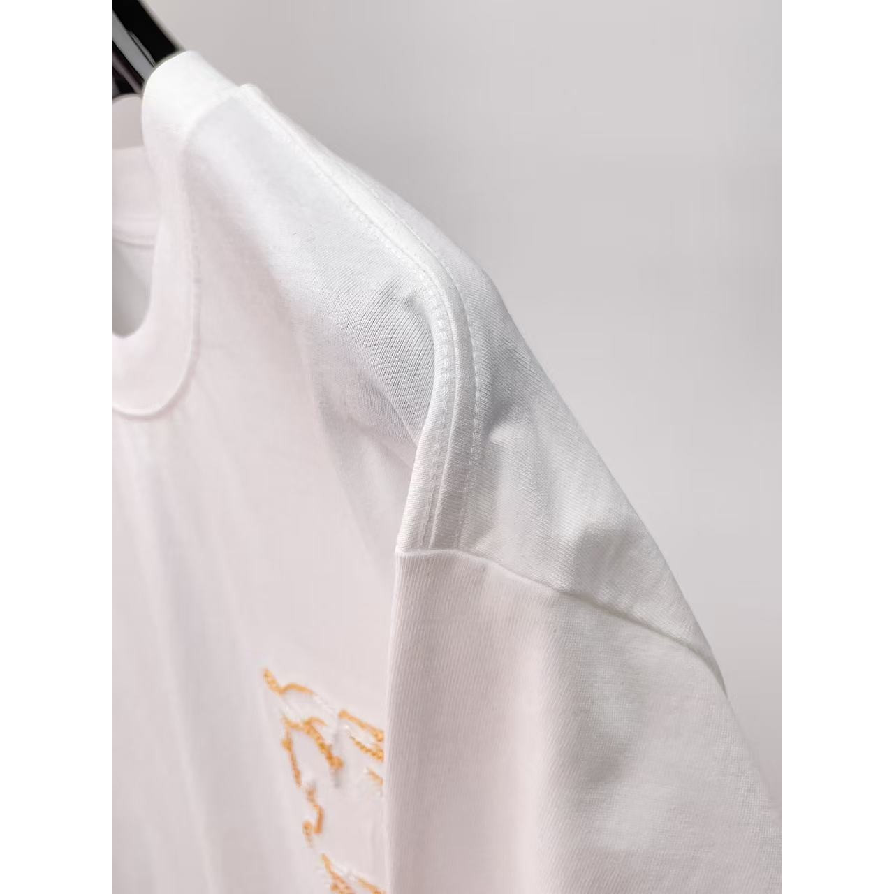<p>BURBERRY&nbsp;专柜新款短袖T恤(白)</p>
