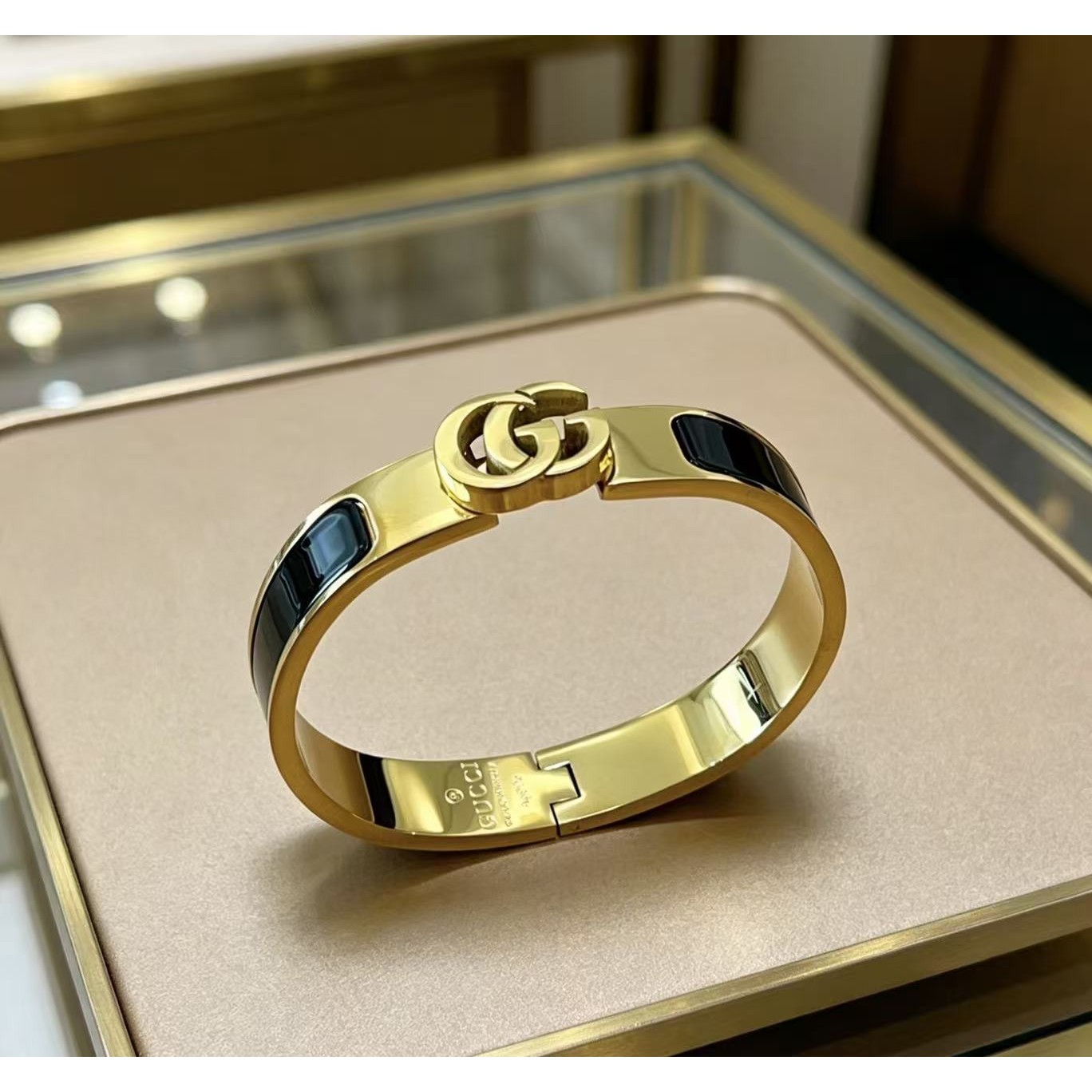 <p>GUCCI&nbsp;手镯</p>