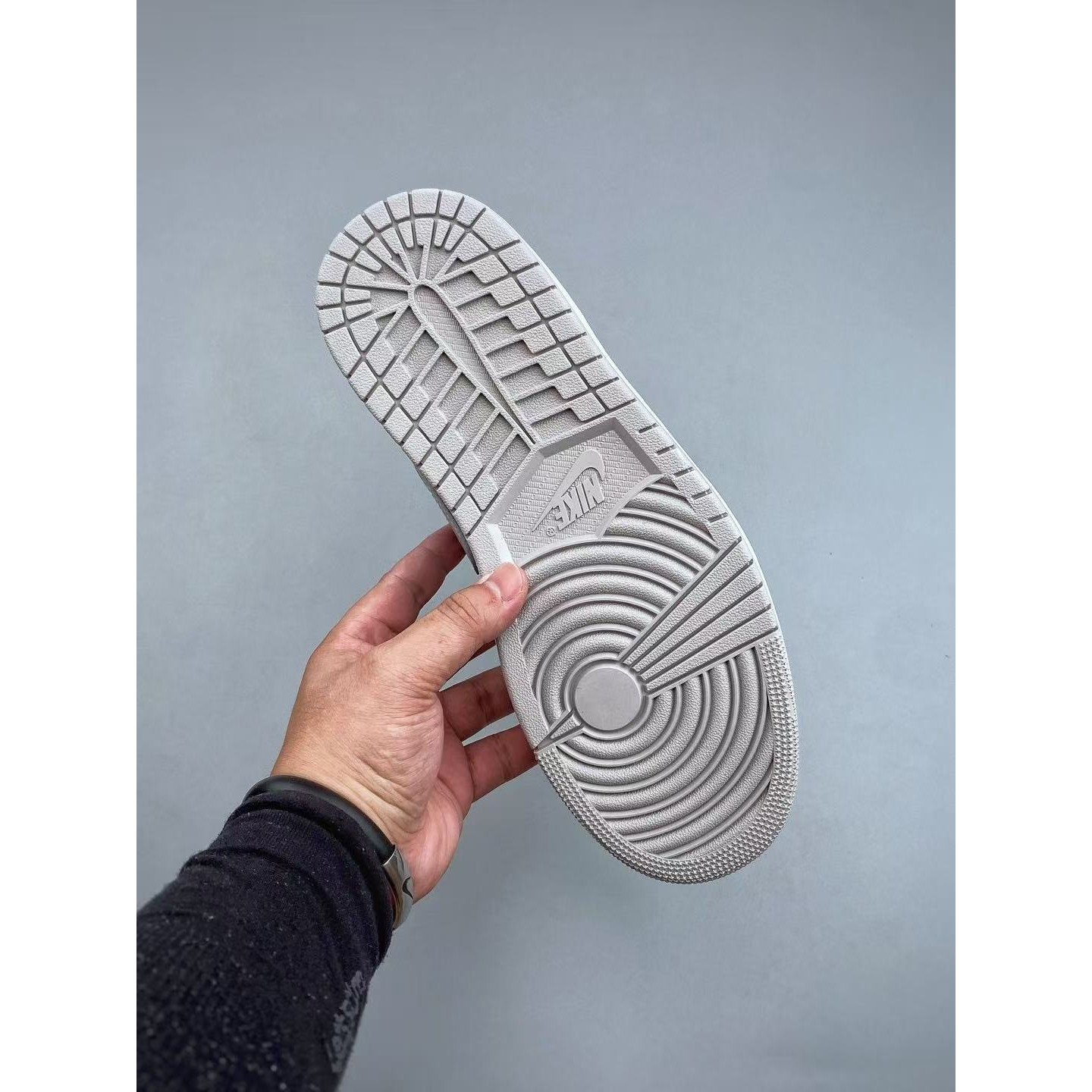 <p>K版 Nike AIR JORDAN 1LOW G &nbsp;AJ1 休闲板鞋</p>