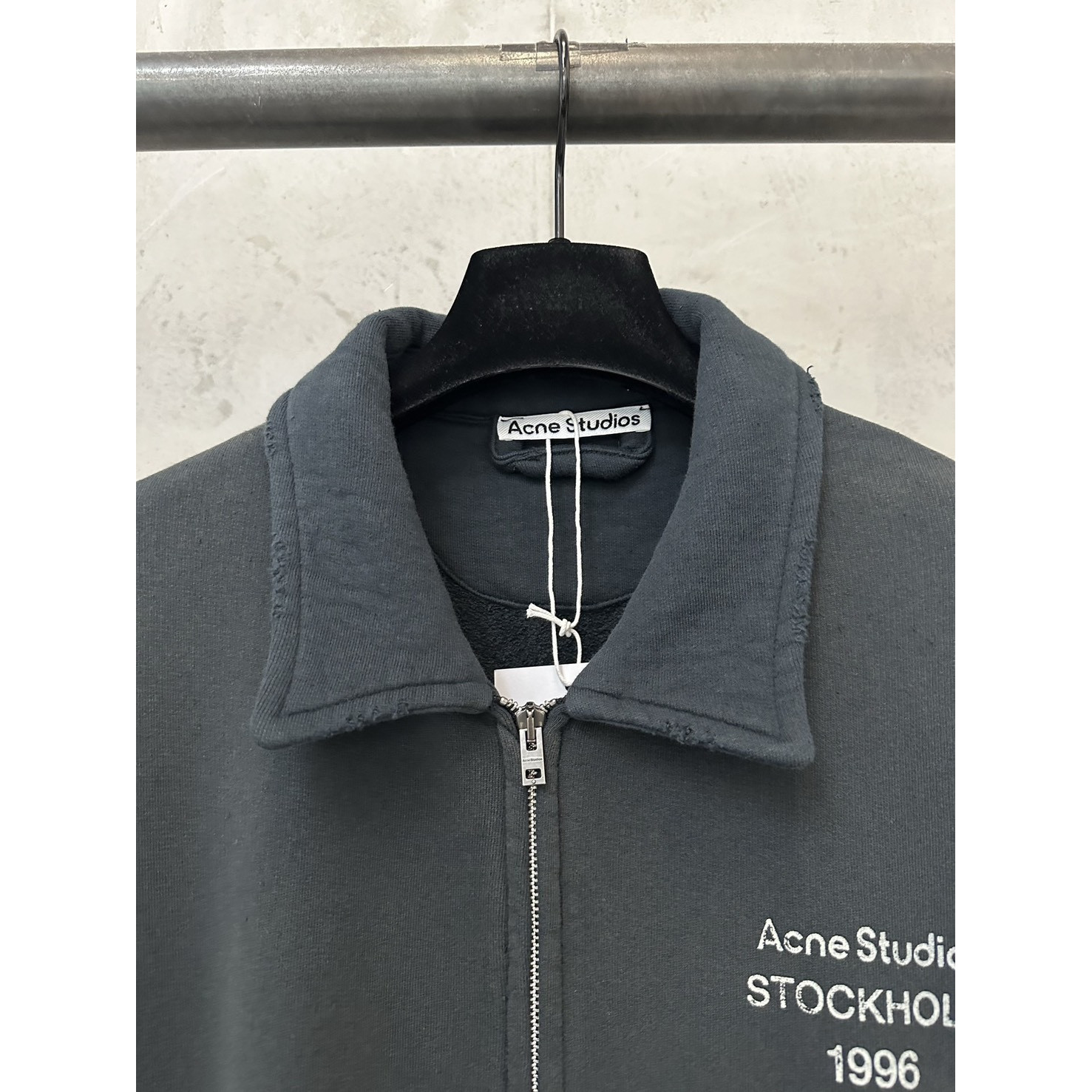 <p>Acne Studios 拉链外套(深炭灰)</p>