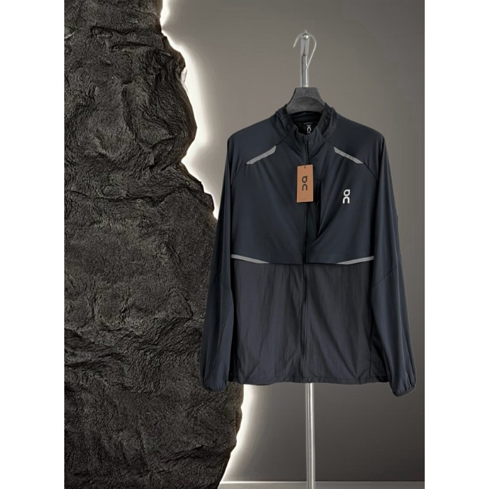<p>On Weather Jacket Insulated 輕量外套</p>