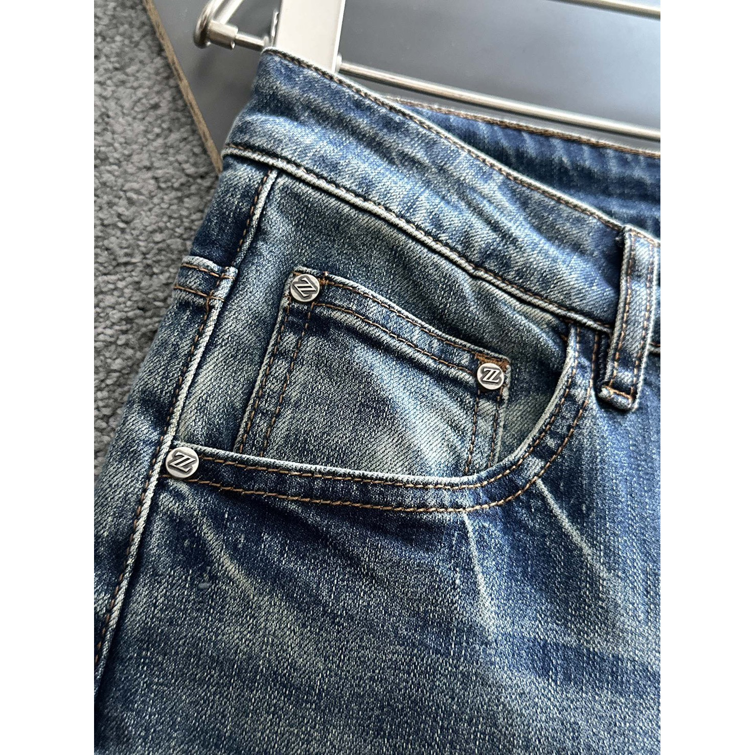 <p>Ermenegildo Zegna 高品质牛仔裤(淺藍)</p>
