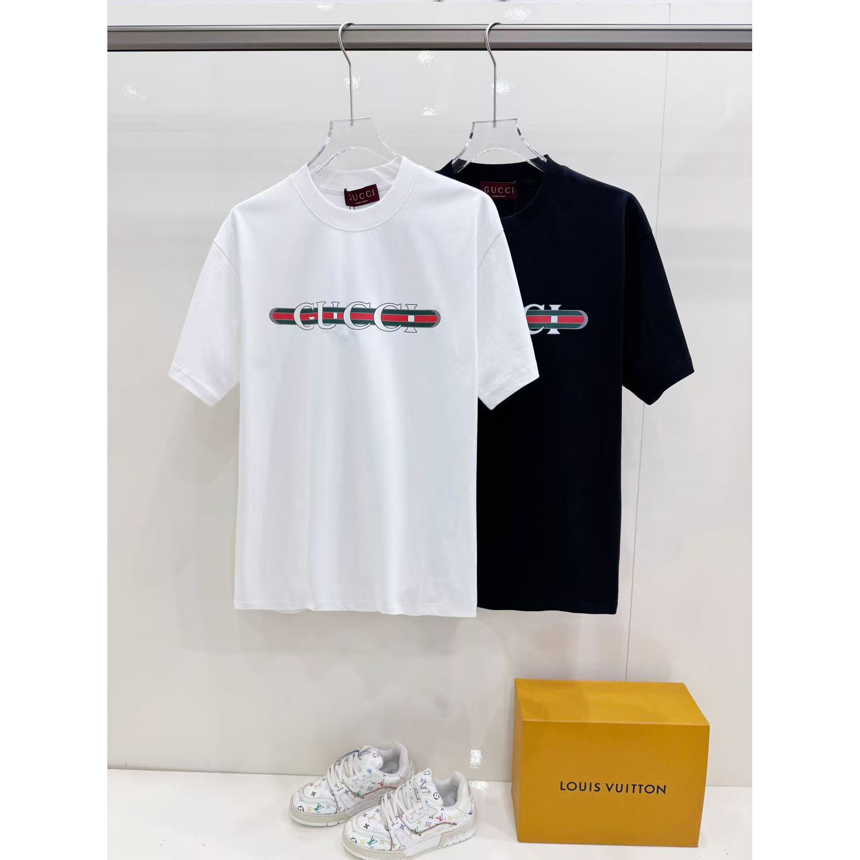 <p>&nbsp;GUCCI logo字母印花短袖T恤(黑)&nbsp;</p>