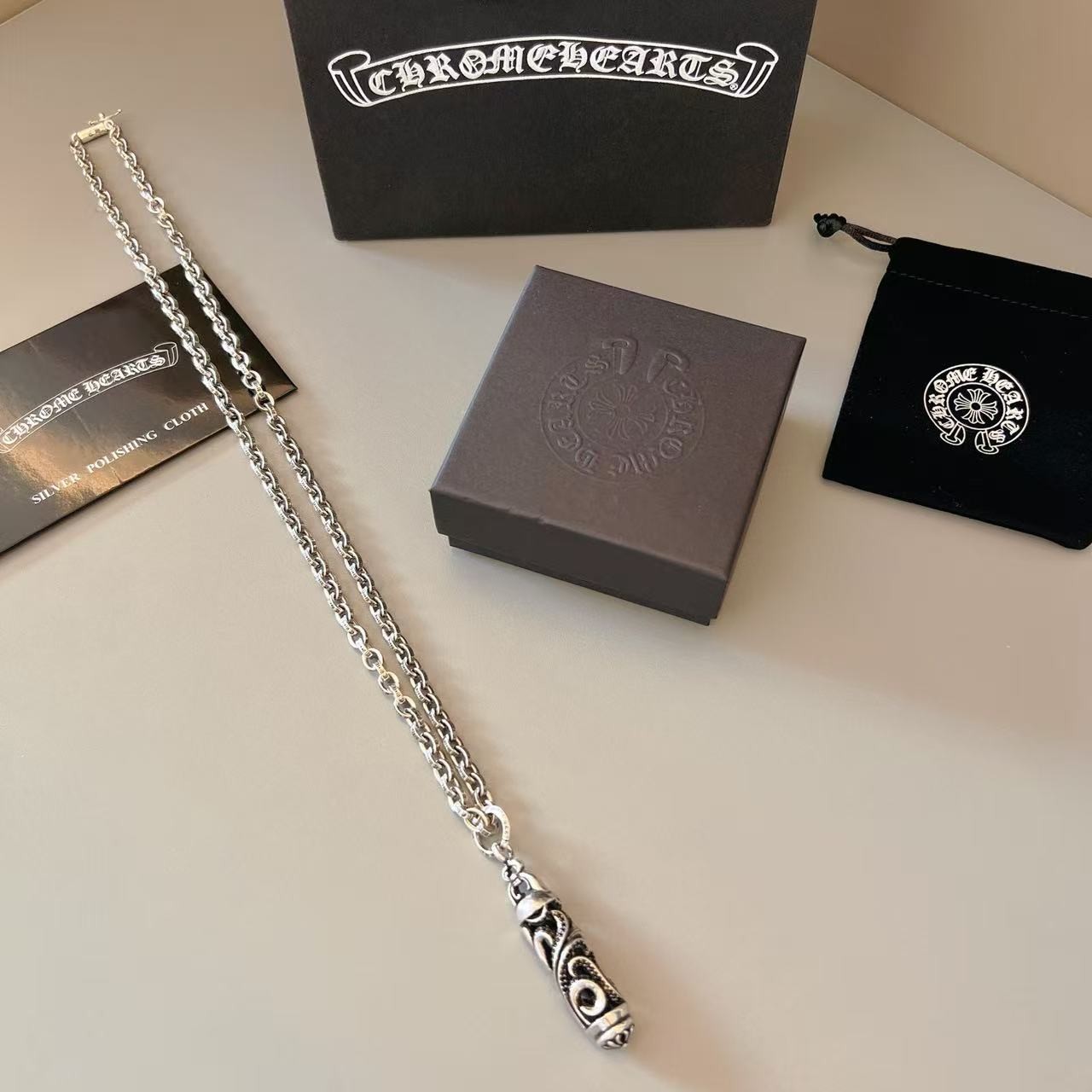 <p>CHROME HEARTS 項鍊</p>
