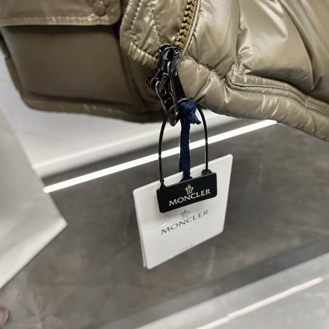 <p>MONCLER Abbaye面包服漆面尼龙女士羽绒服(卡其)</p>