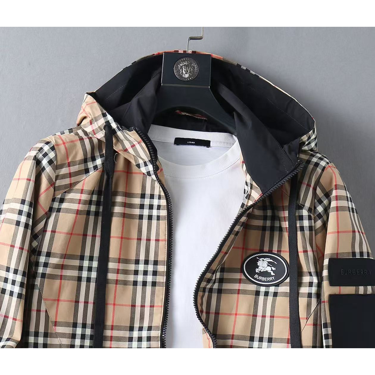 <p>BURBERRY 男士夹克外套(800825)</p>