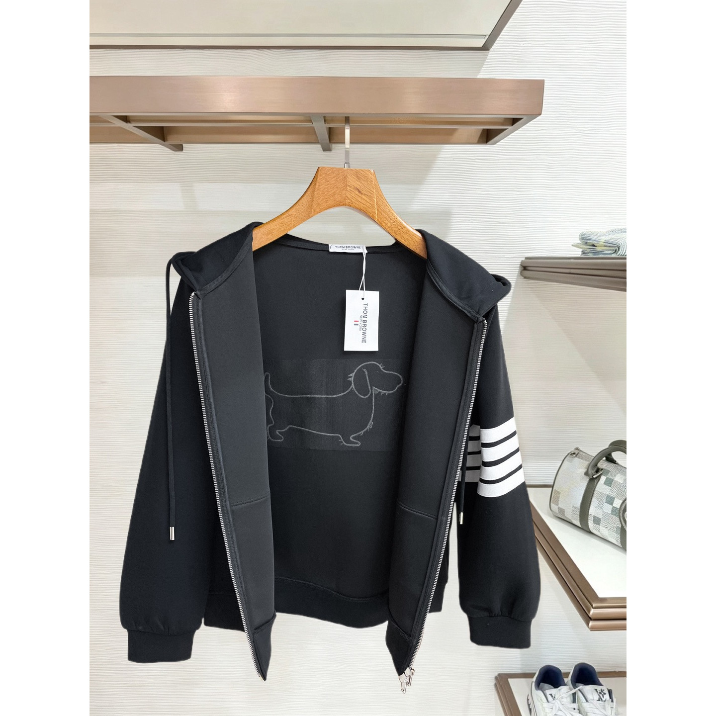 <p>Thom Browne 精品外套(黑)</p>