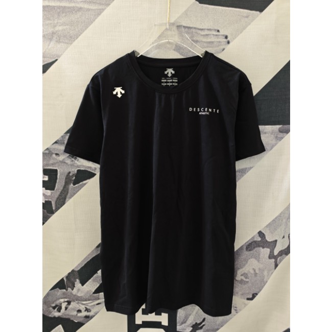 <p>DESCENTE 短袖T恤(黑)</p>