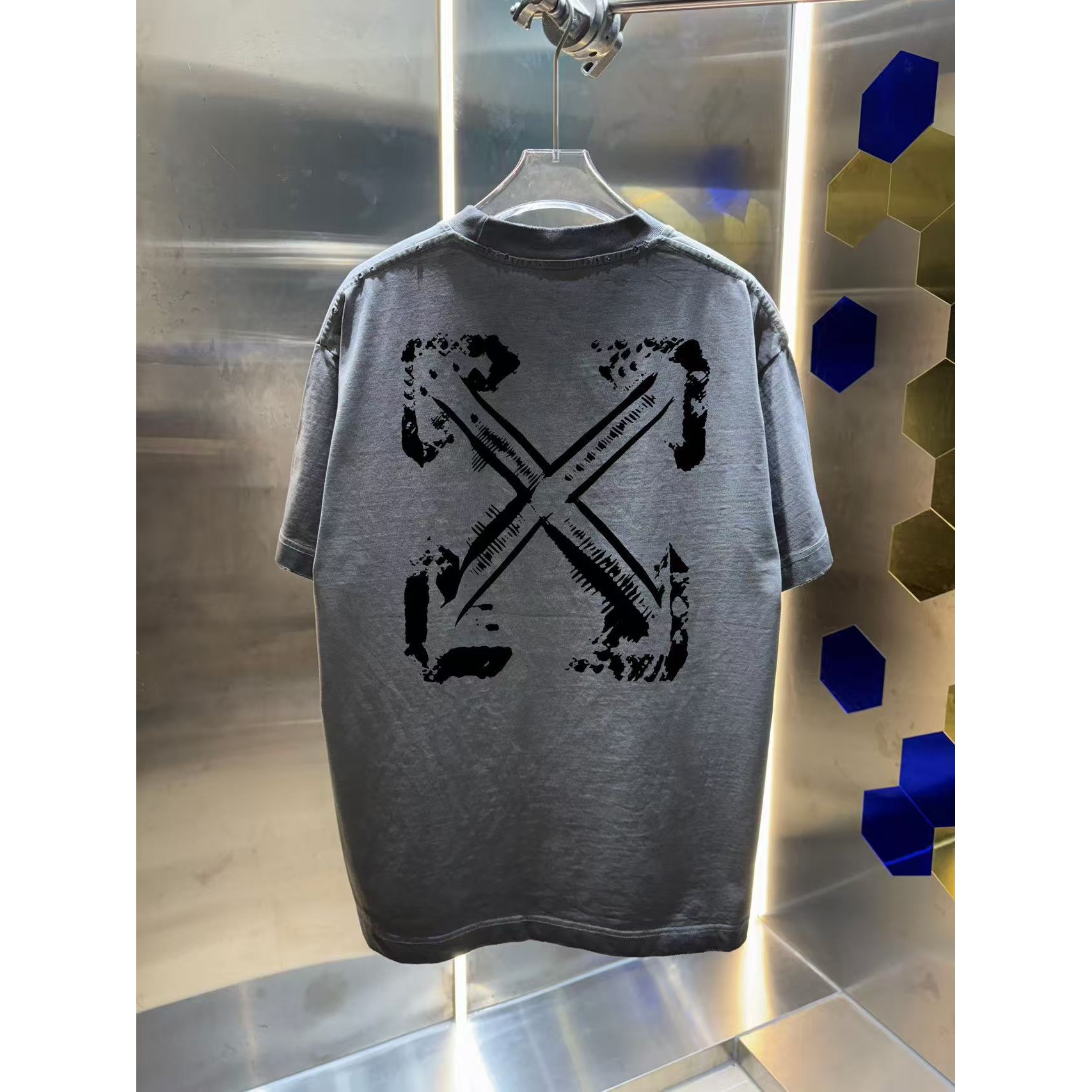 <p>OFF-white 洗水磨破短袖T恤(洗水灰)</p>