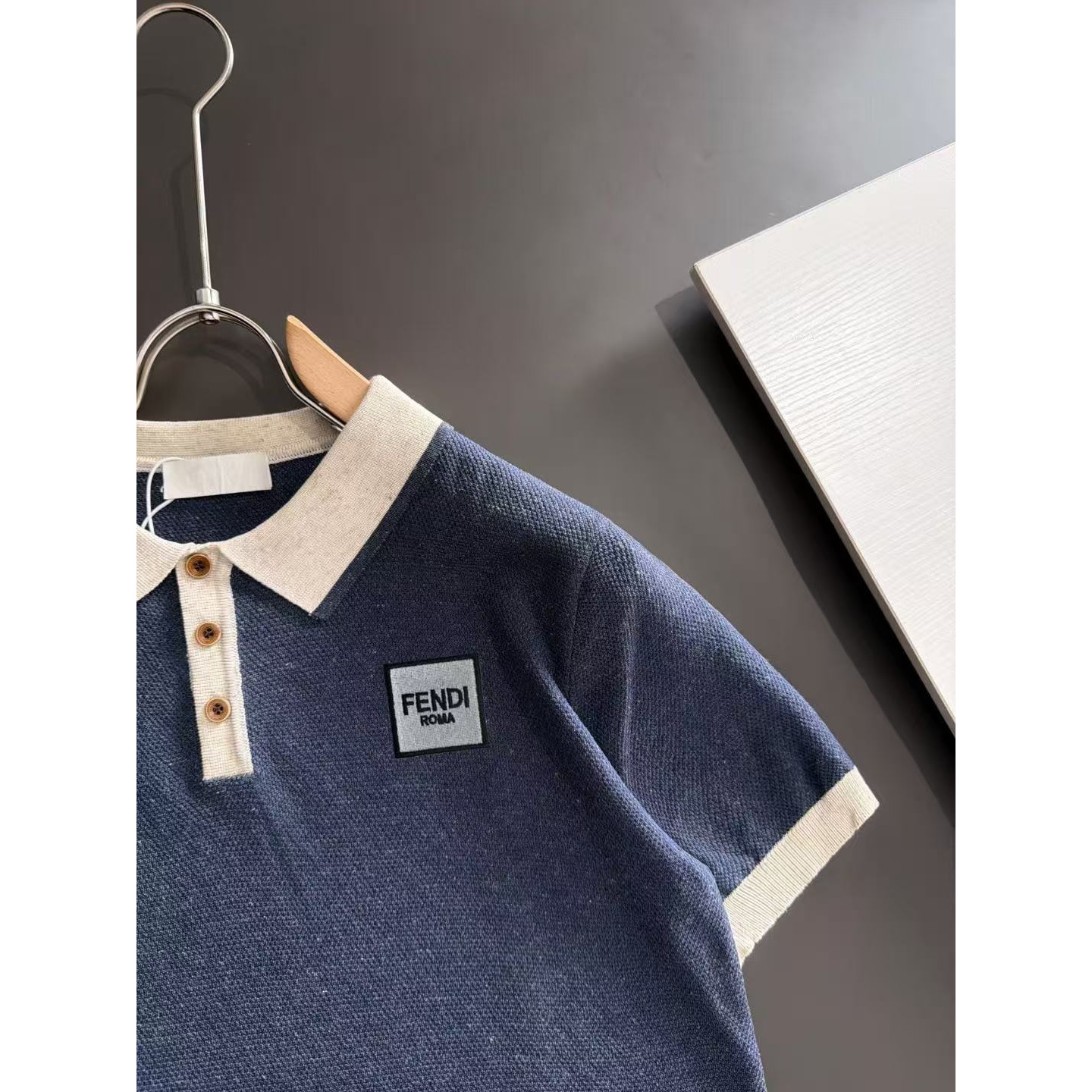 <p>FENDI 夏季新款短袖T恤(藍)</p>