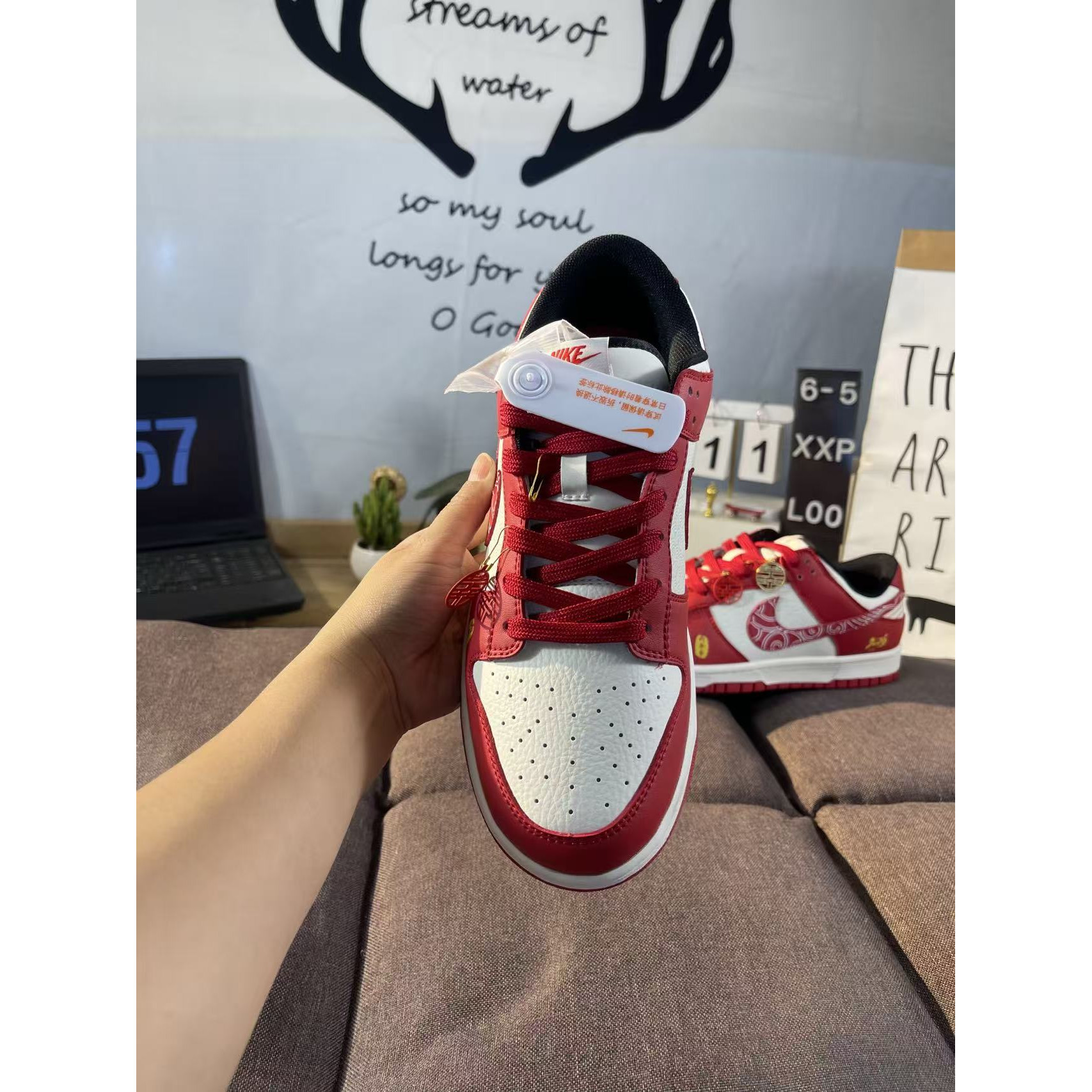 <p>NIKE DUNK&nbsp;马年红运款</p>