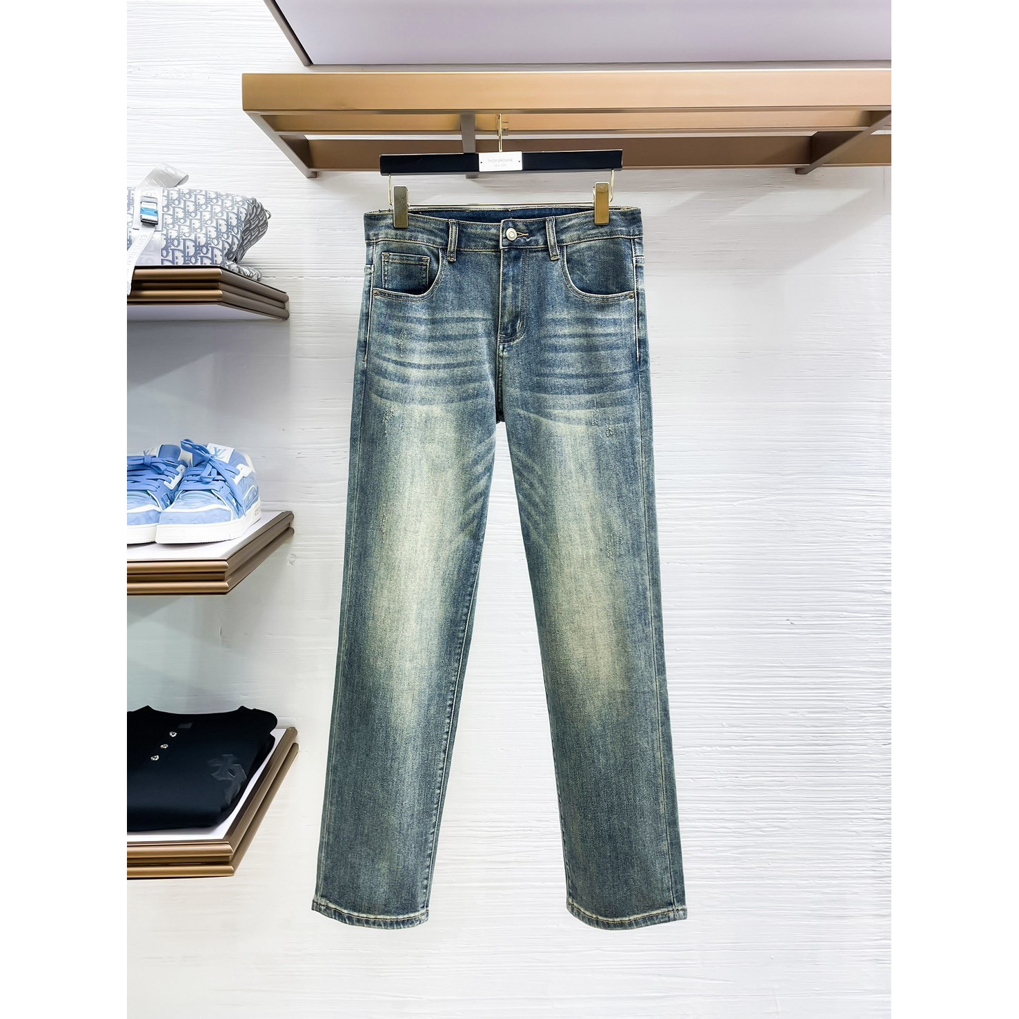 <p>D&amp;G&nbsp;高品质牛仔裤(淺藍)</p>