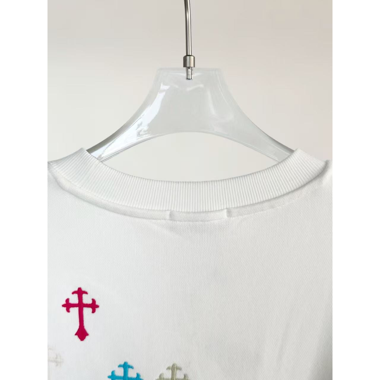 <p>CHROME HEARTS&nbsp;圆领卫衣(白)</p>