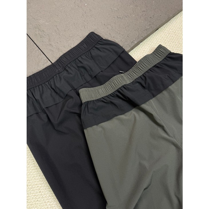 <p>On 昂跑 Track Pants 2 男款輕量透氣運動長褲(灰綠)</p>