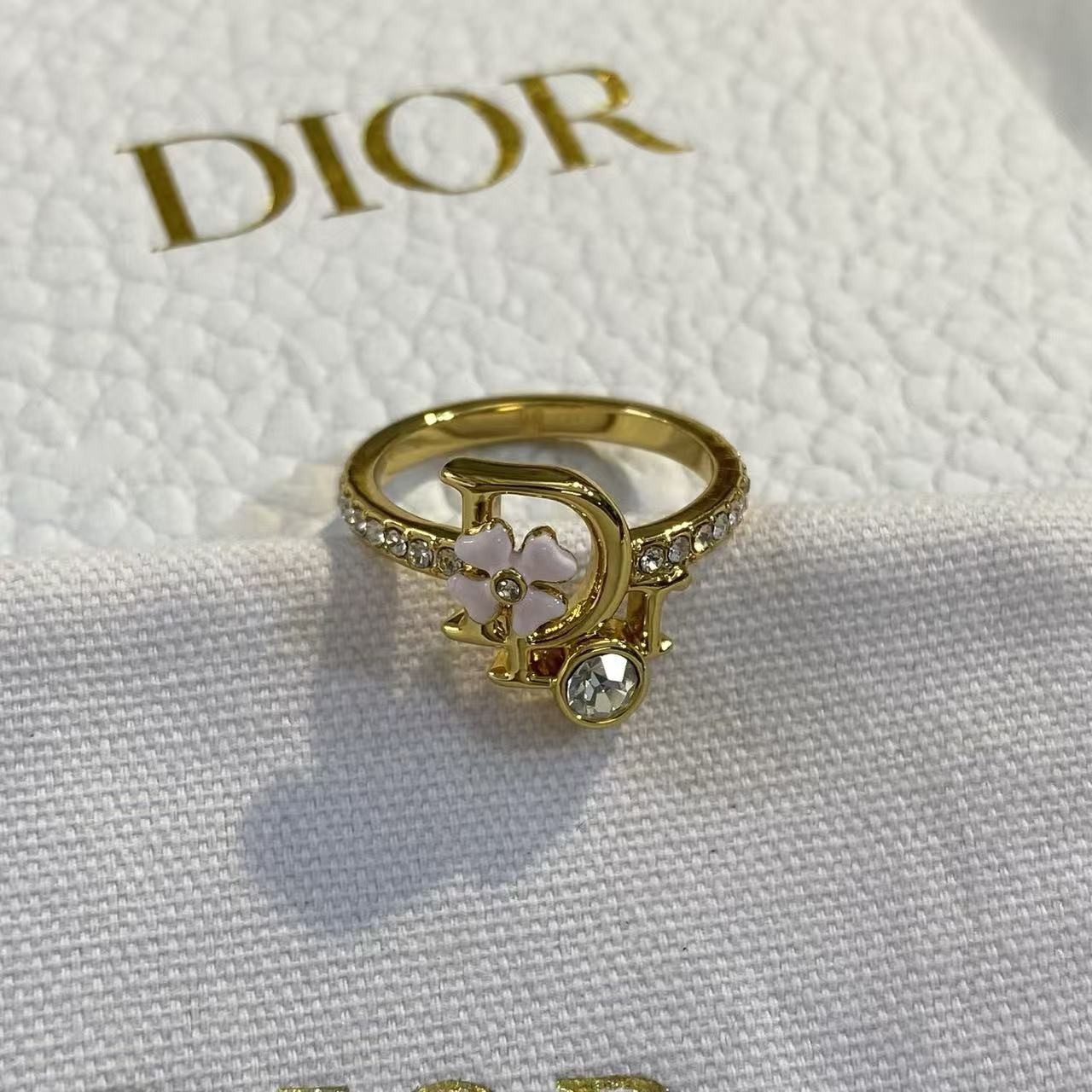 <p>DIOR 花卉字母大小珍珠戒指 6/7/8</p>