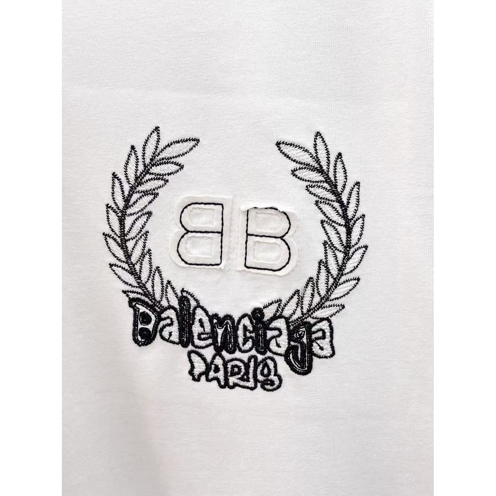 <p>Balenciaga 专柜新款短袖T恤(白)</p>