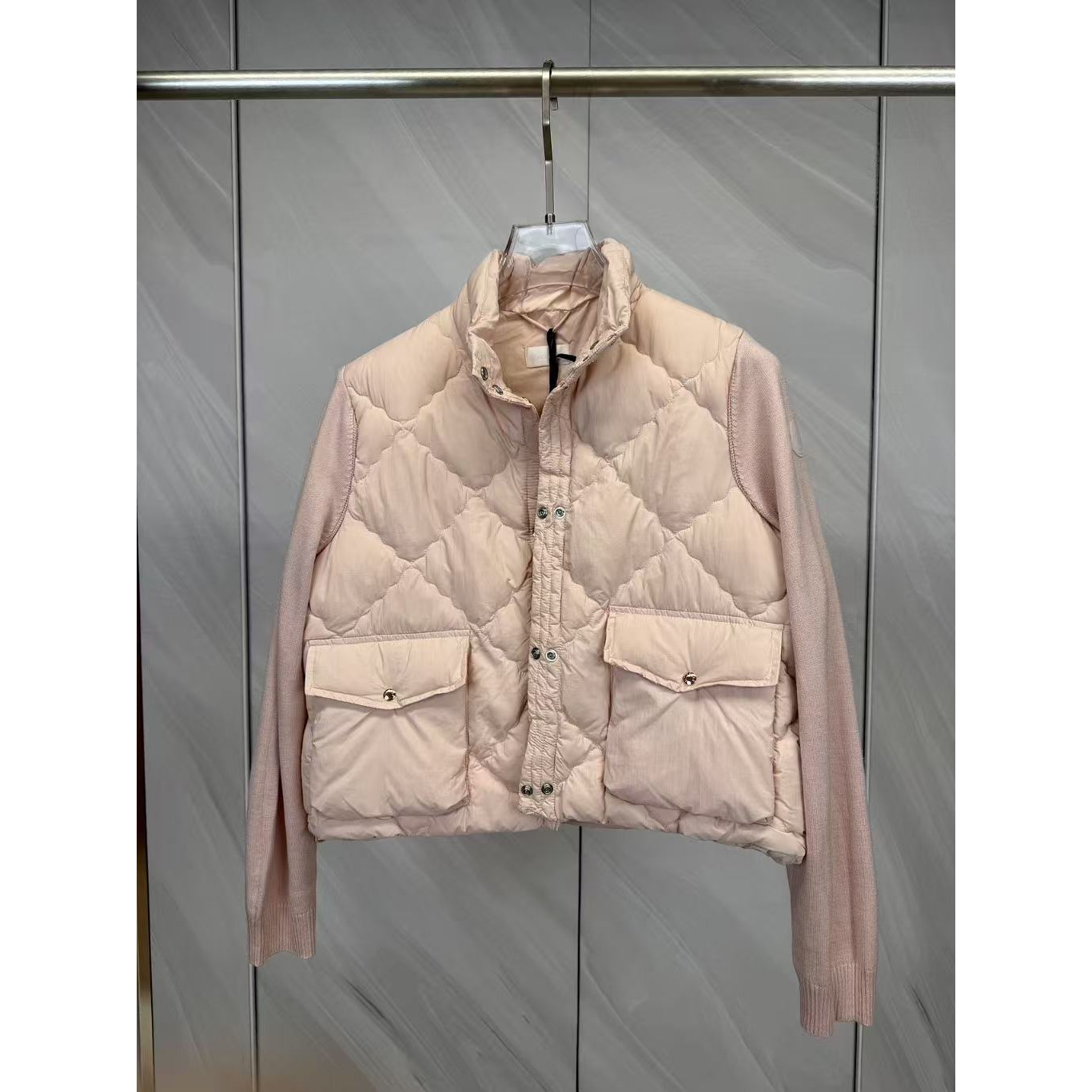 <p>Moncler 针织拼接羽绒服(粉)</p>