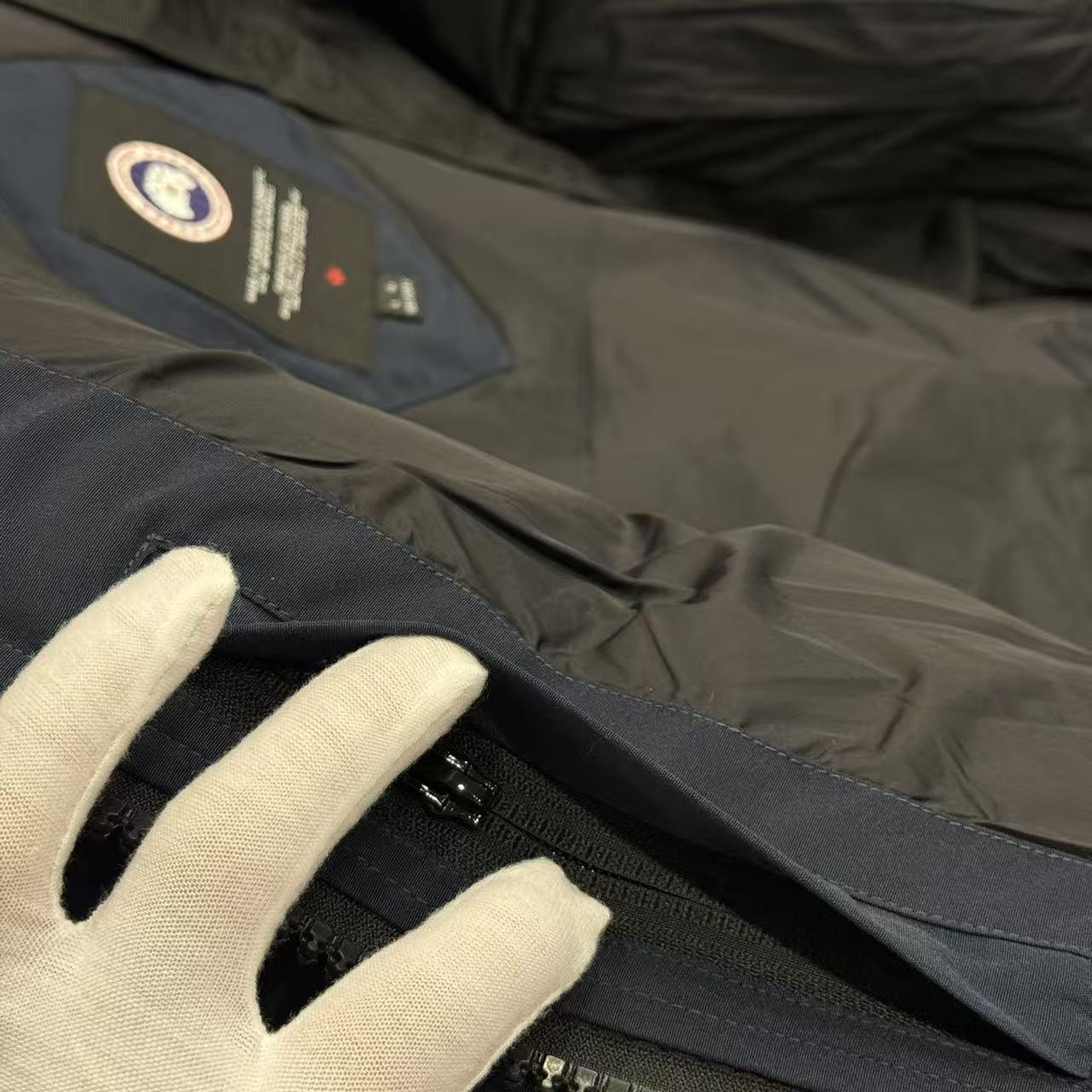 <p>Canada Goose Shelburn*派克大衣羽绒服(藏青紅標)</p>