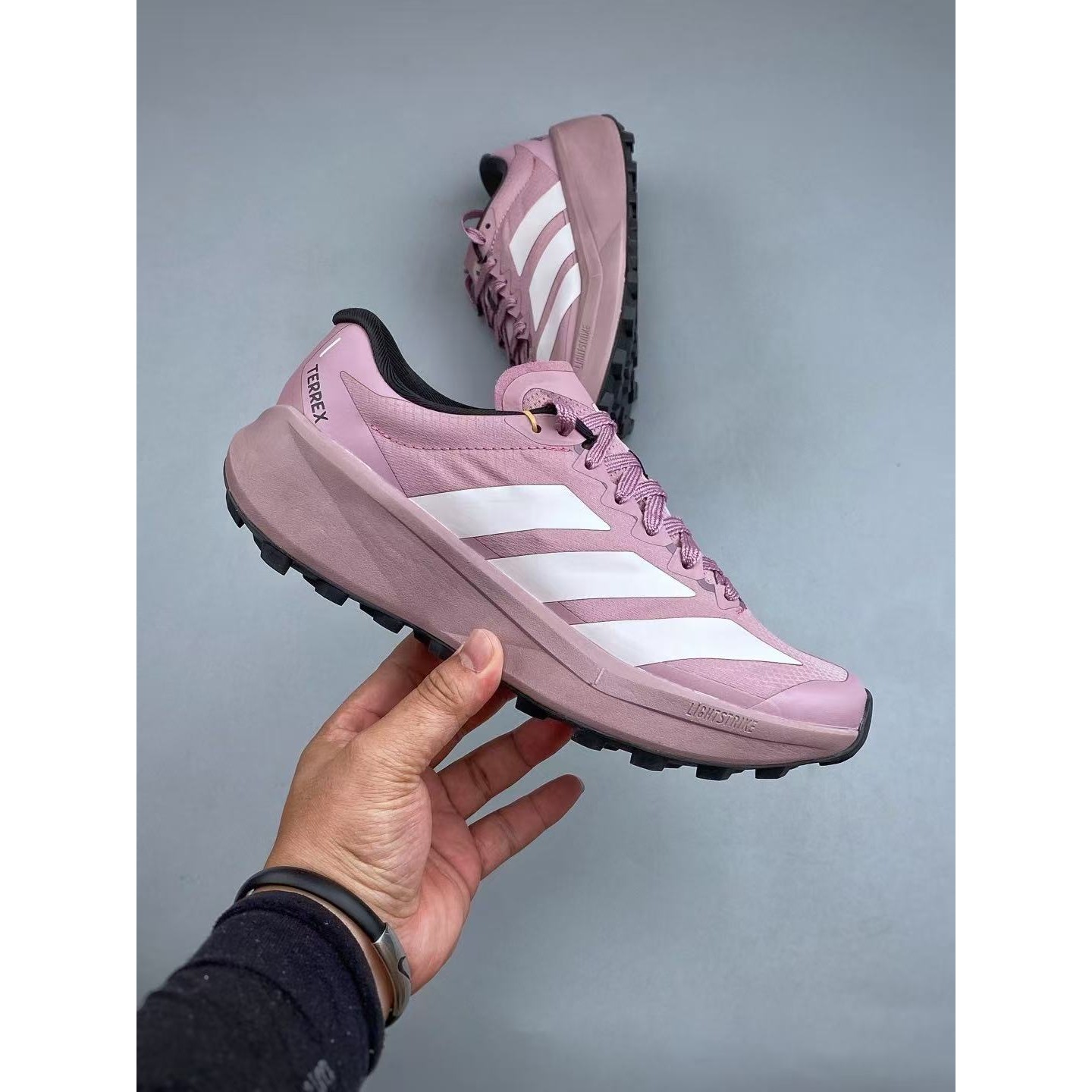 <p>adidas Terrex Agravic 4 越野跑鞋 (粉)</p>