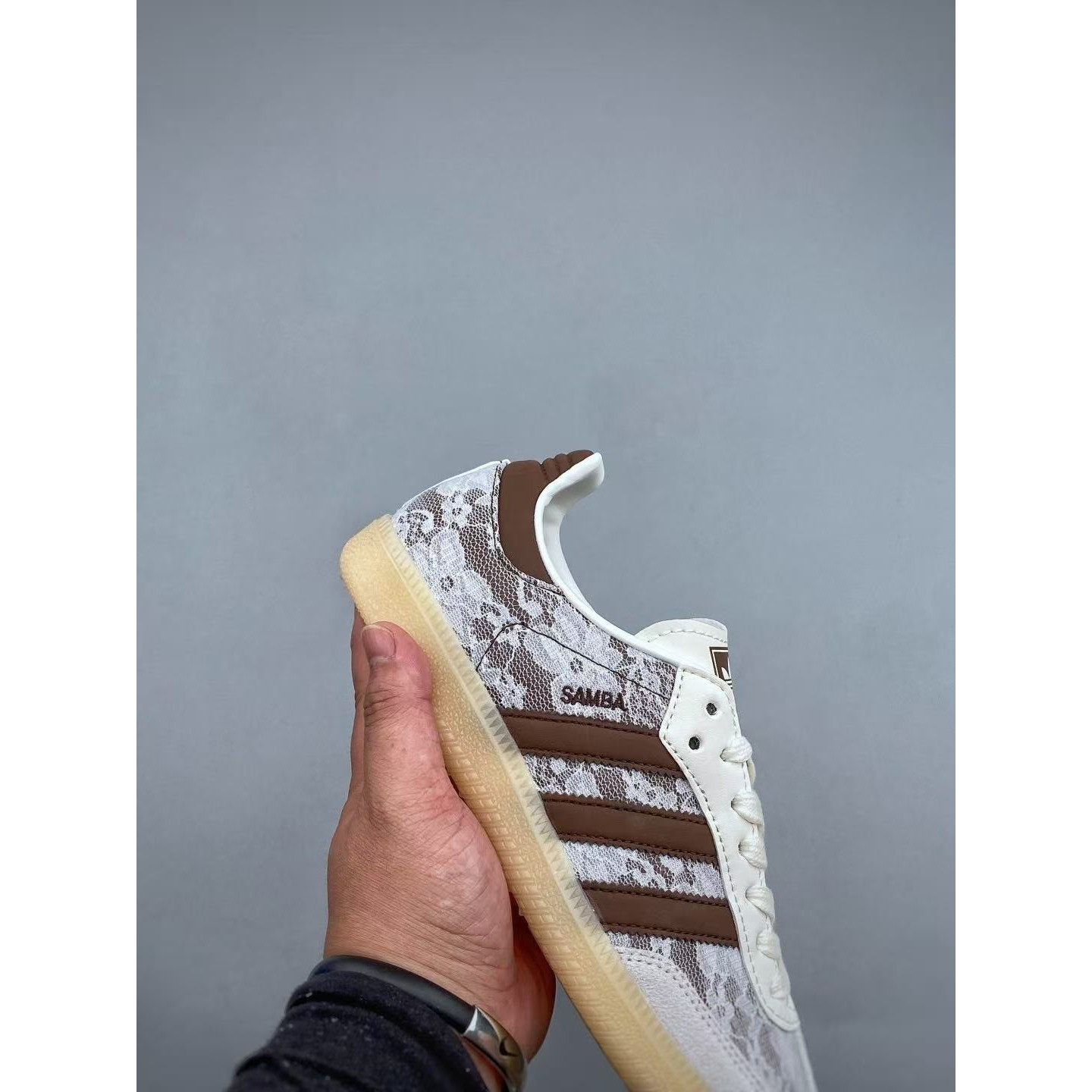 <p>Adidas Samba Vegan 三叶草休闲板鞋(咖啡色)</p>

<p>&nbsp;</p>
