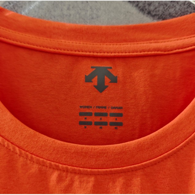 <p>DESCENTE 短袖T恤(橘)</p>