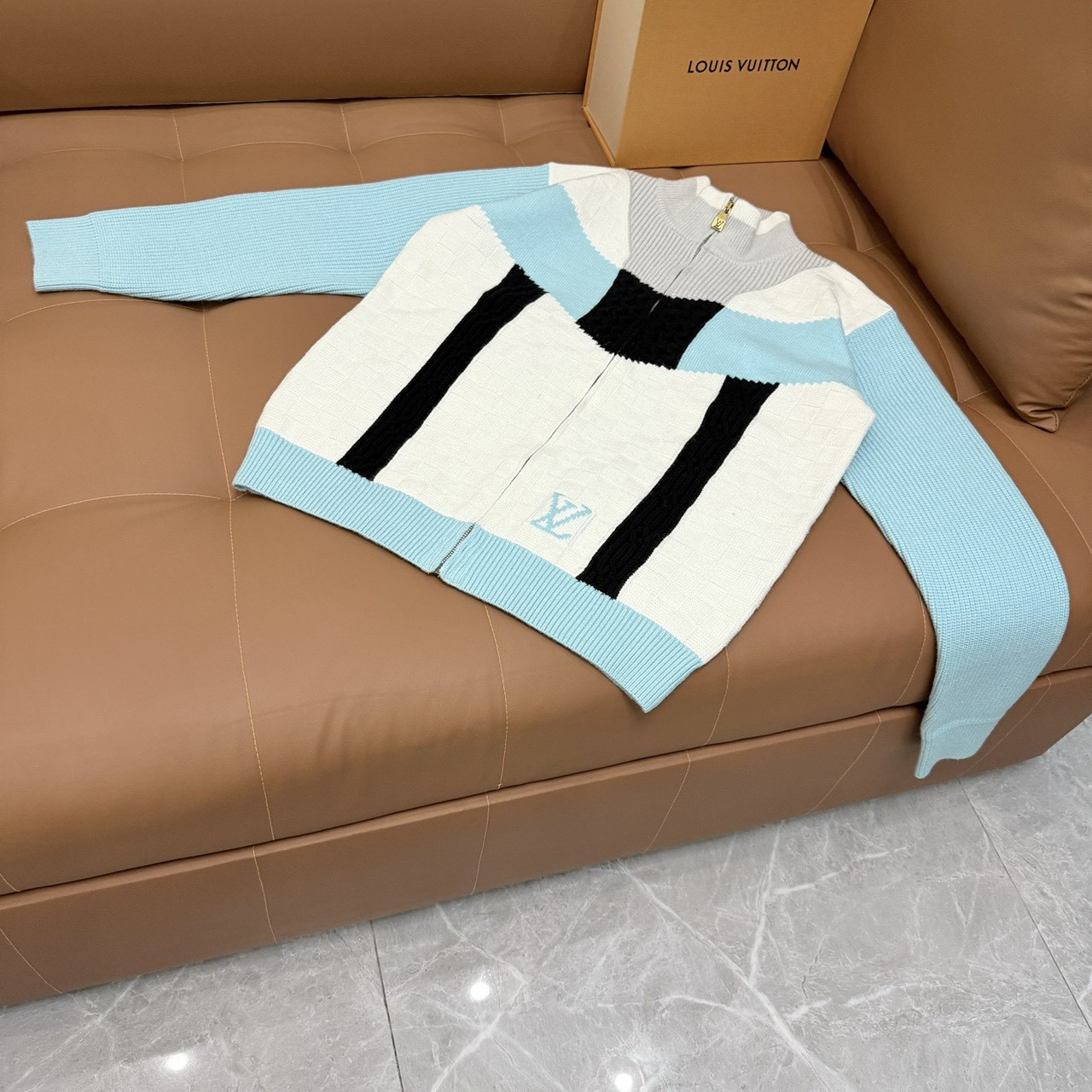 <p>LV 羊毛针织外套</p>