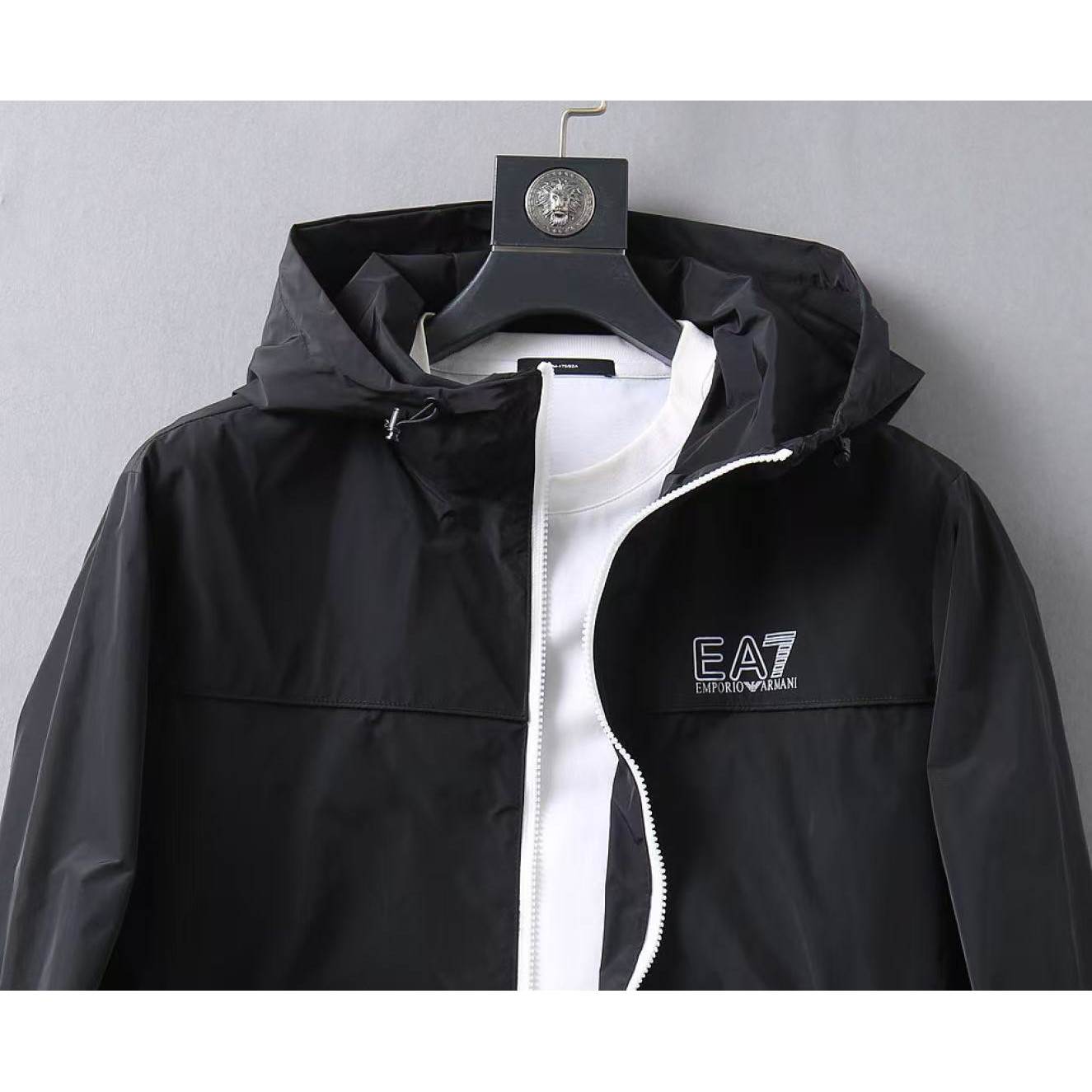 <p>Giorgio_Armani&nbsp;<span style="font-size:13px">男士夹克外套(黑)</span></p>