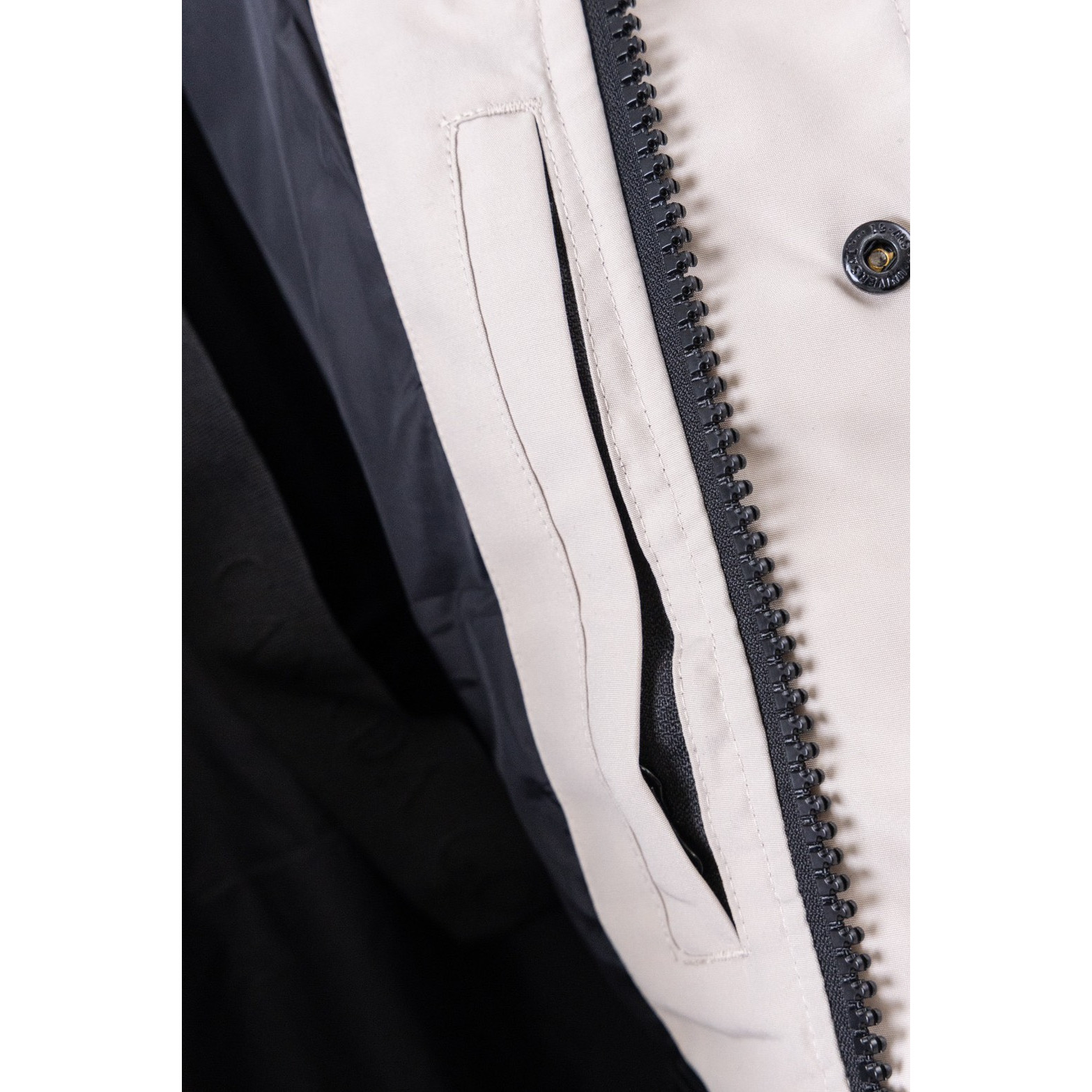 <p>Canada Goose 17款 Macmillan Parka 麦克米伦 系列男士派克羽绒服(奶白色)</p>