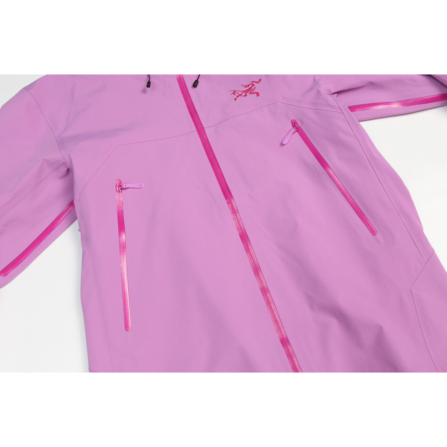 <p>Arc'teryx Bate SL 轻质透气连帽冲锋衣(粉)</p>