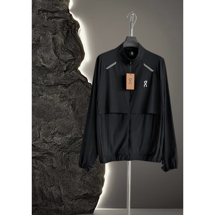 <p>On Weather Jacket Insulated 輕量外套</p>