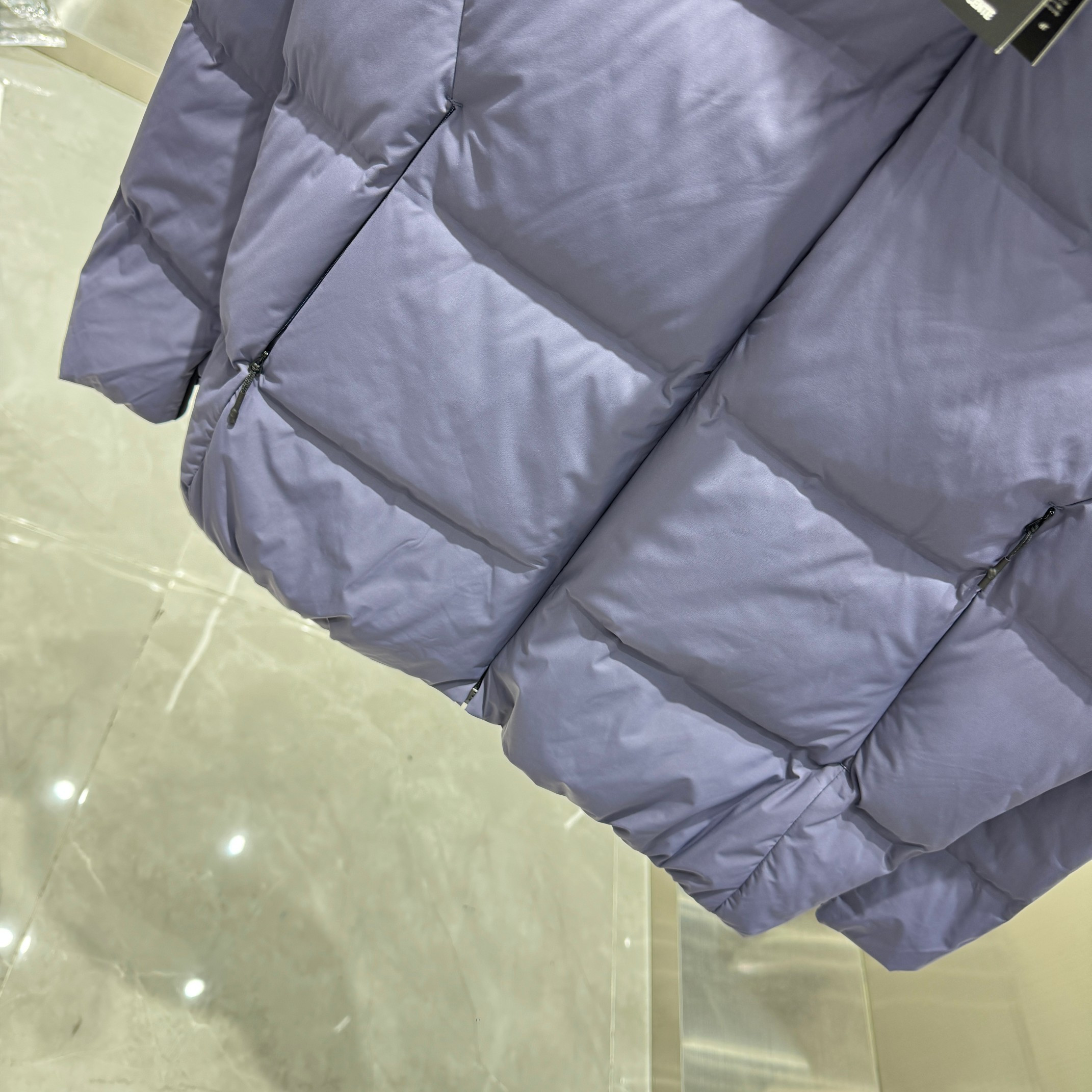 <p>DESCENTE 运动羽绒服</p>