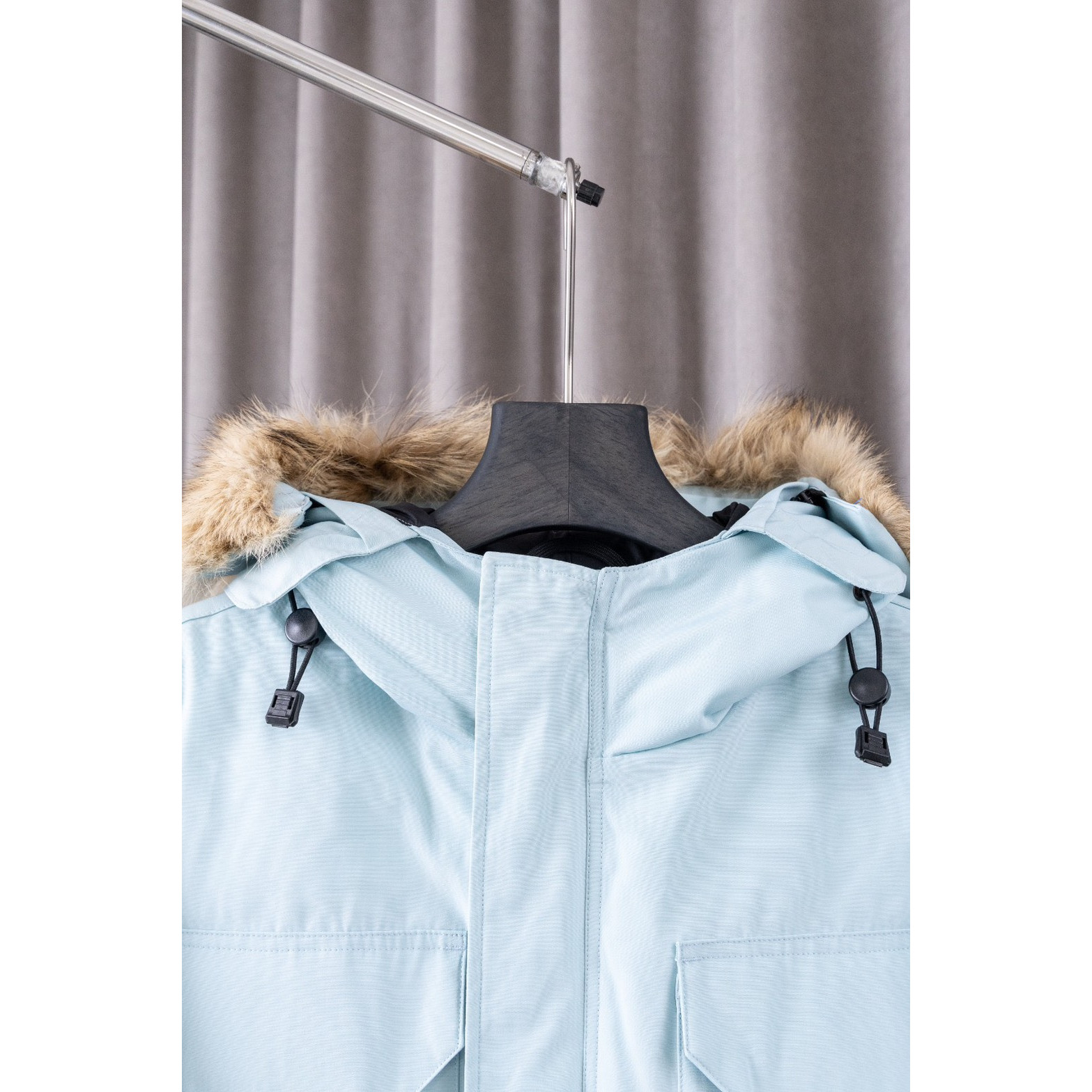 <p>Canada Goose 顶级狼毛Expedition 08款 4660M 远征派克羽绒服(浅冰蓝)</p>