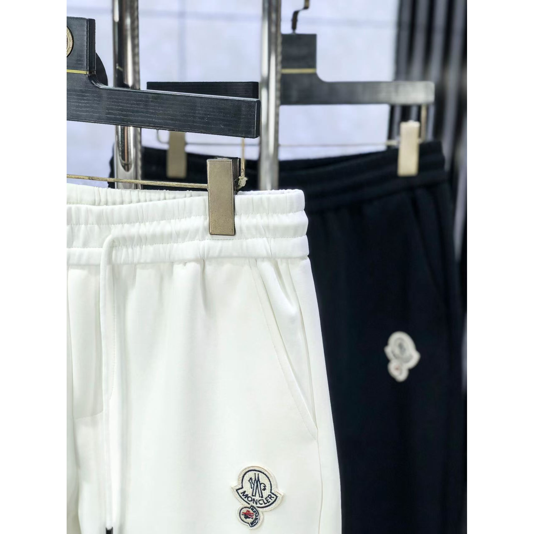 <p>MONCLER&nbsp;高品质时尚休闲裤(782955)</p>