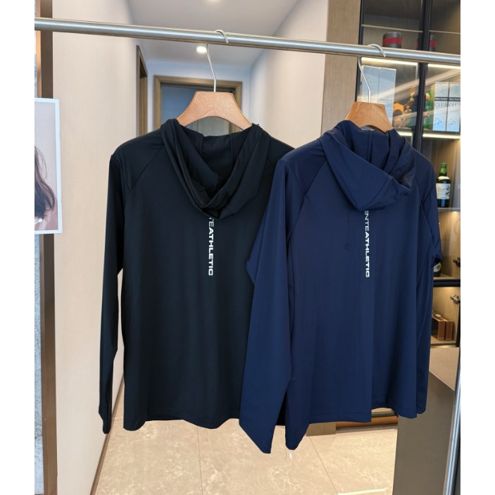 <p>DESCENTE 輕量高彈防曬外套(黑)</p>