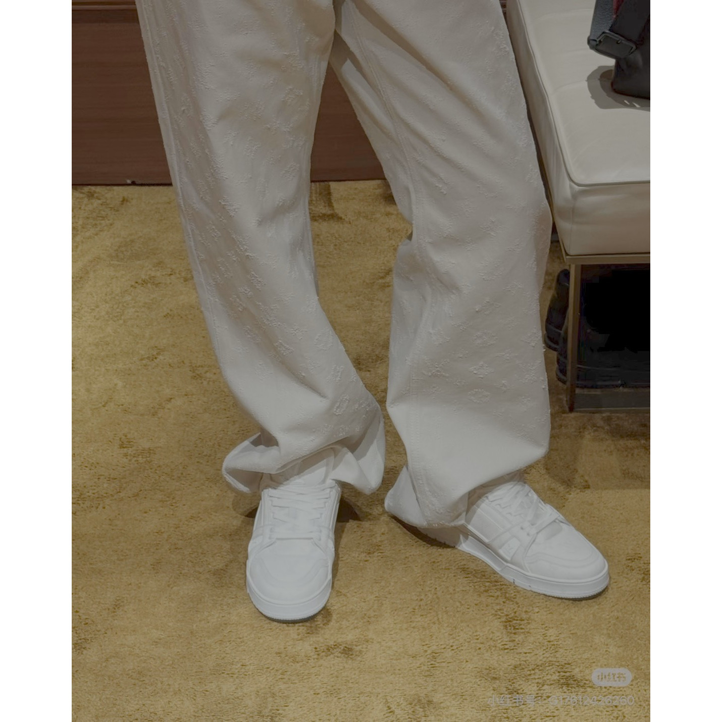 <p>LV 暗纹Monogram老花牛仔长裤(卡其)</p>