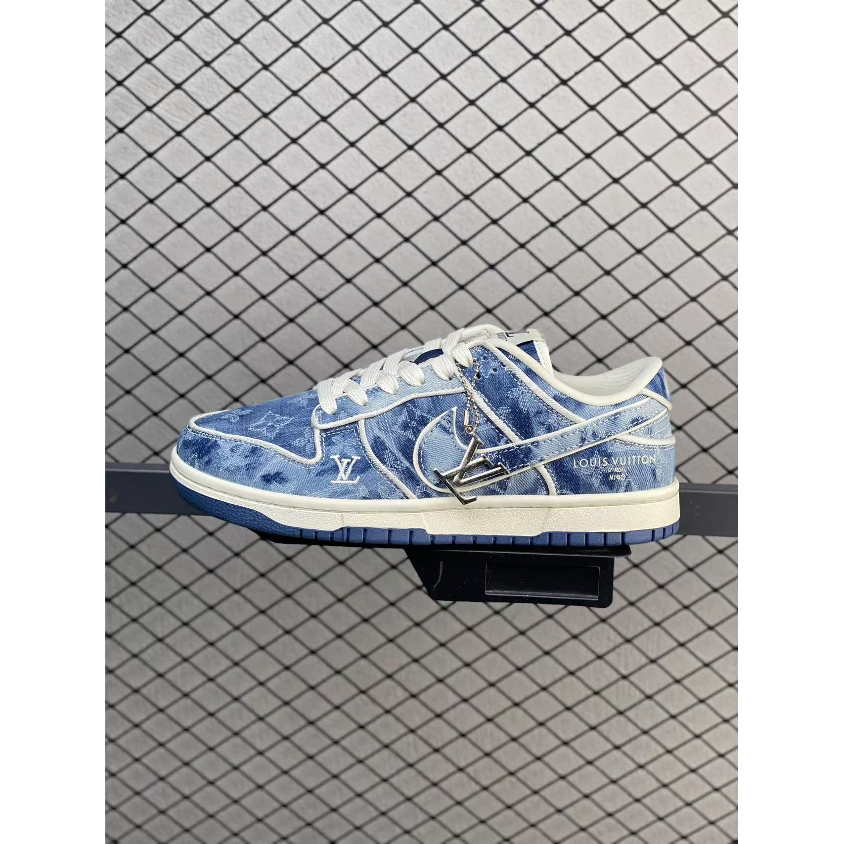 <p>Nike SB Dunk Low 青蓝牛仔休闲板鞋(藍)</p>