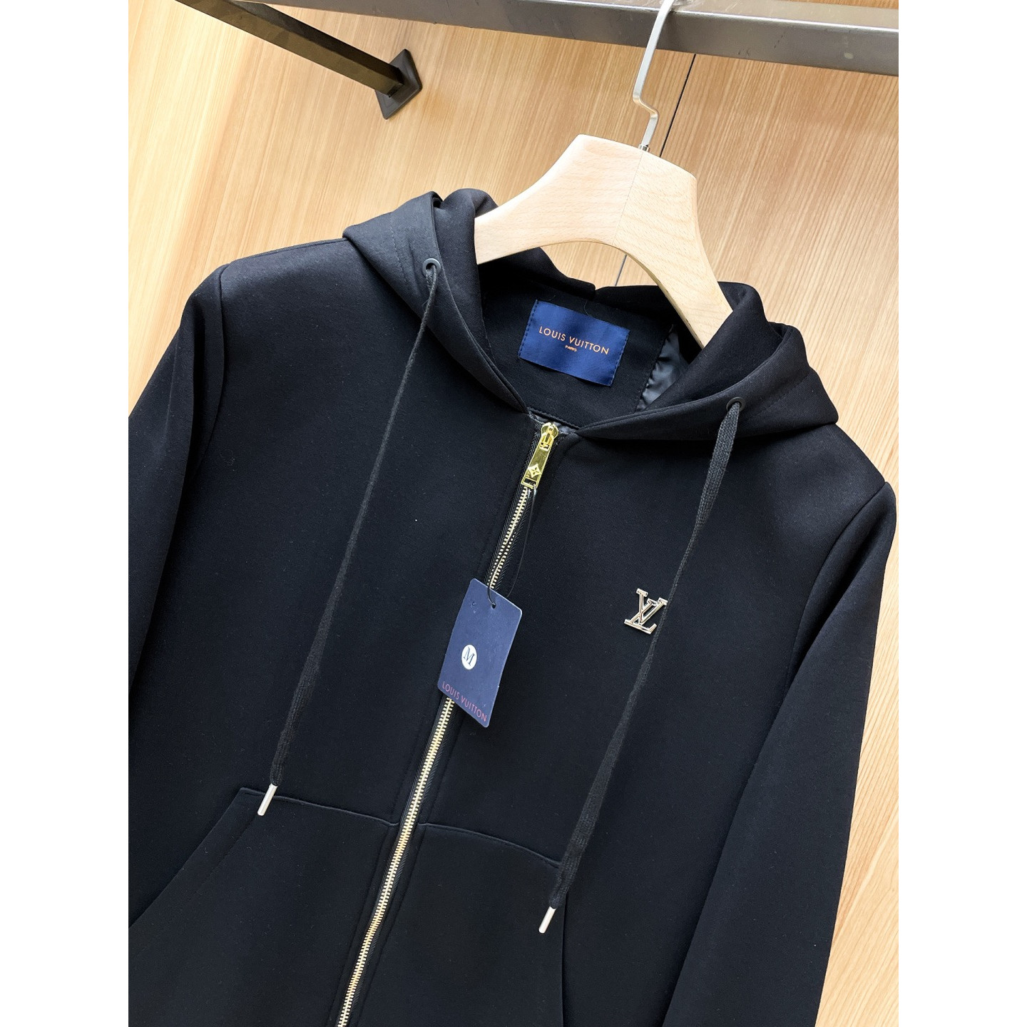 <p>LV 精品外套(黑)</p>