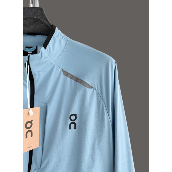 <p>On Weather Jacket Insulated 輕量外套</p>