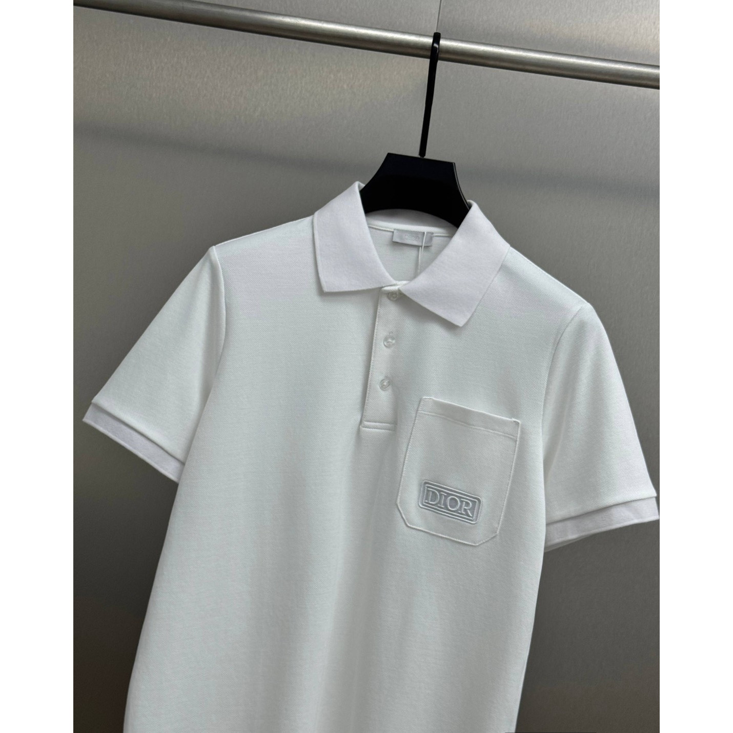 <p>DIOR&nbsp;短袖翻领polo衫(白)</p>