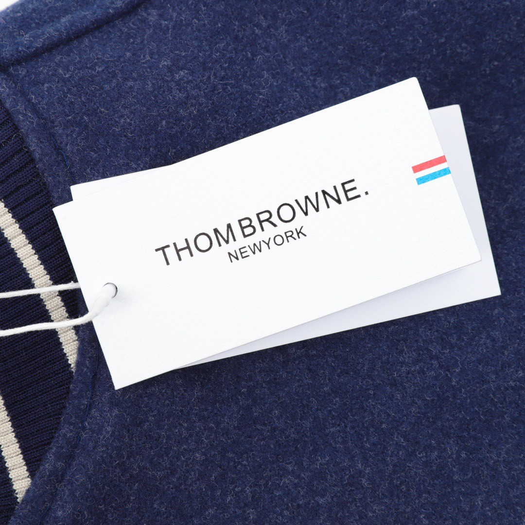 <p>Thom Browne 拼接四杠棒球服夹克外套<br />
&nbsp;</p>