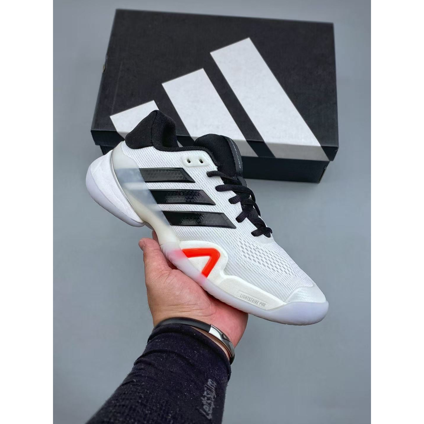 <p>Adidas Barricade 14 W 跑步鞋</p>