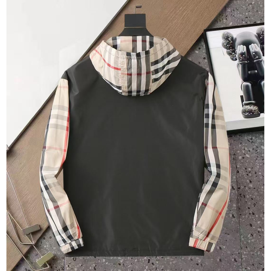 <p>BURBERRY 男士夹克外套(卡其)</p>