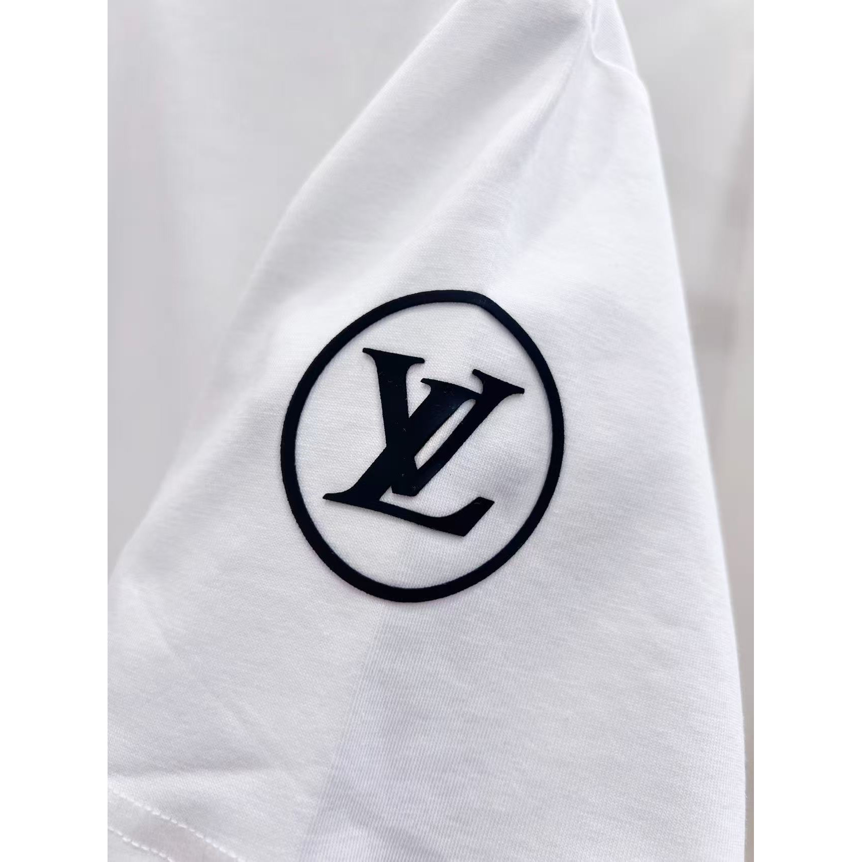 <p>LV 短袖圆领T恤(白)</p>