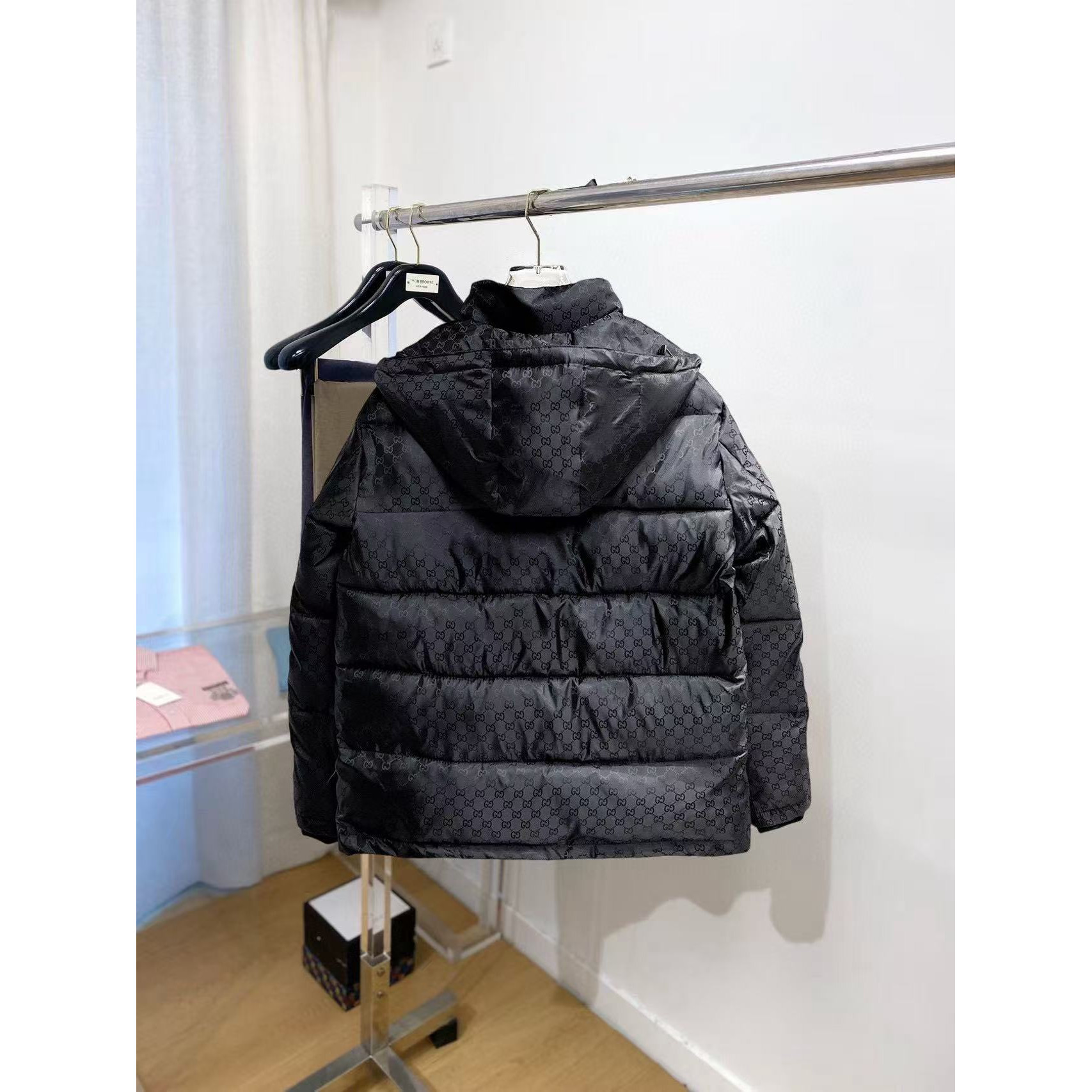 <p>GUCCI 秋冬新款羽绒服(黑)</p>