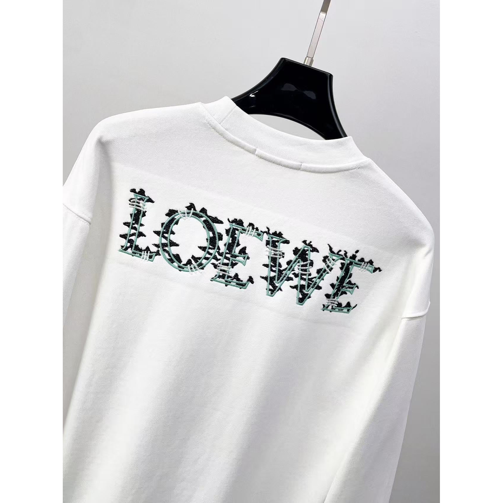 <p>LOEWE&nbsp;圓領長袖T恤(白)</p>