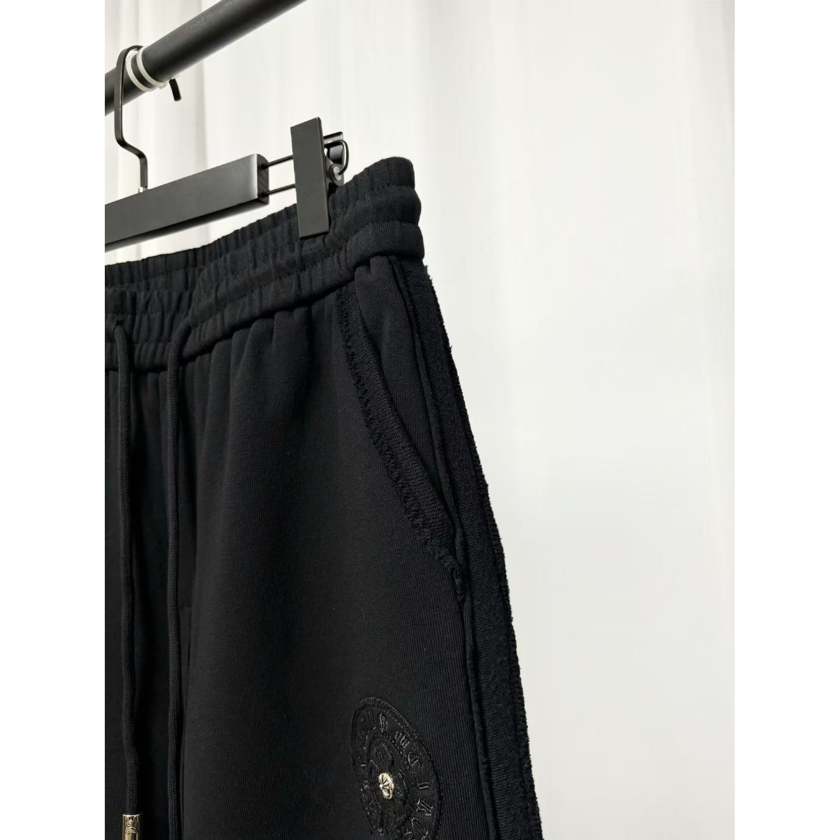 <p>Chrome Hearts 休闲长裤(黑)</p>