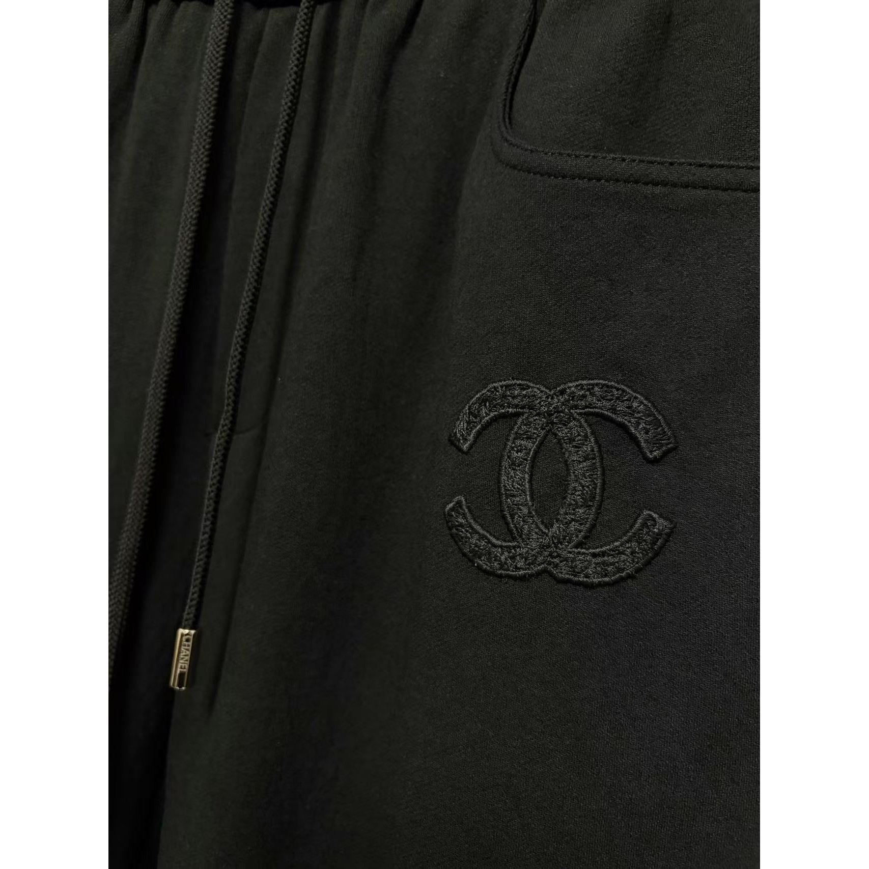 <p>Chanel 休闲长裤(黑)</p>